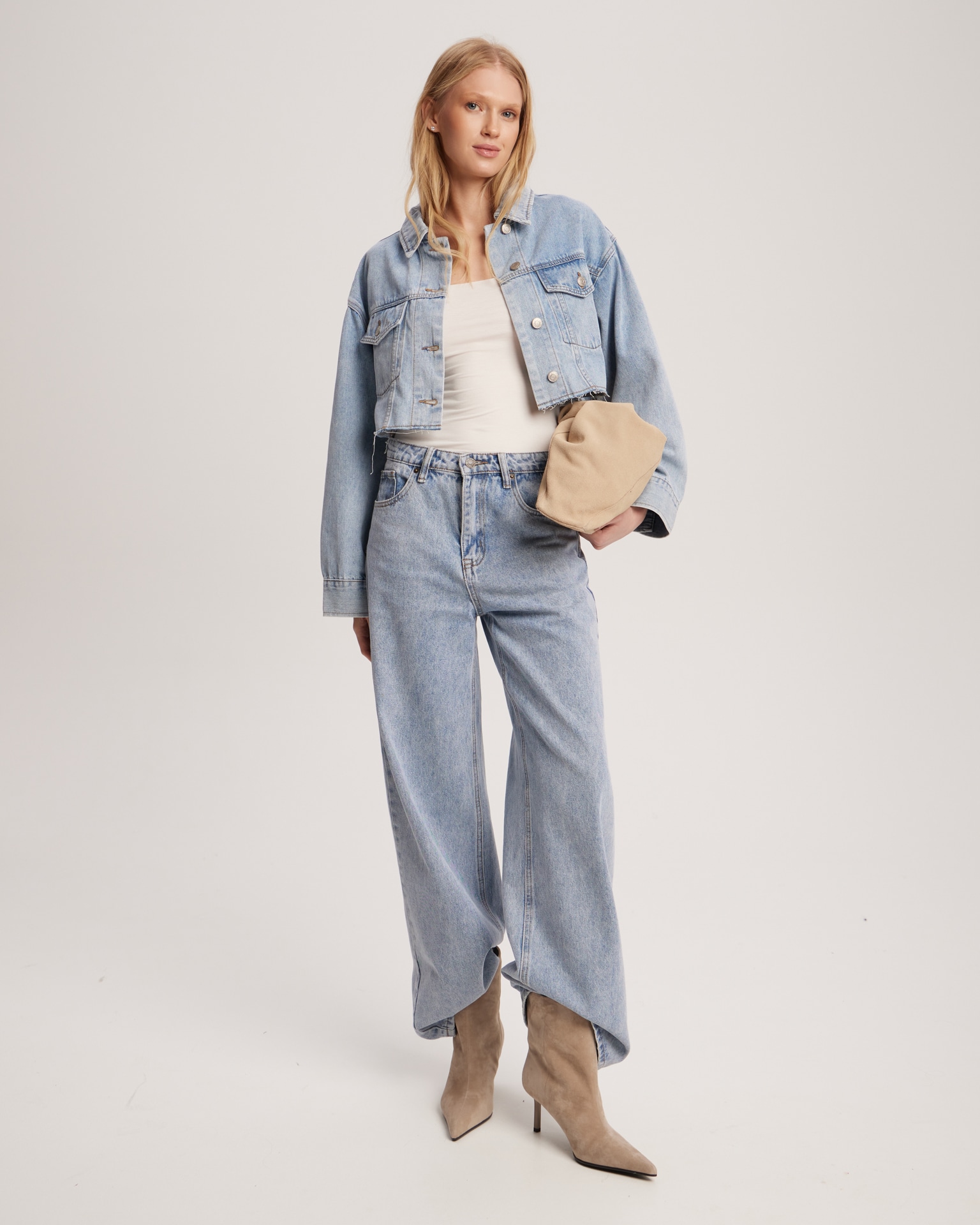 Denim jacket with raw hem