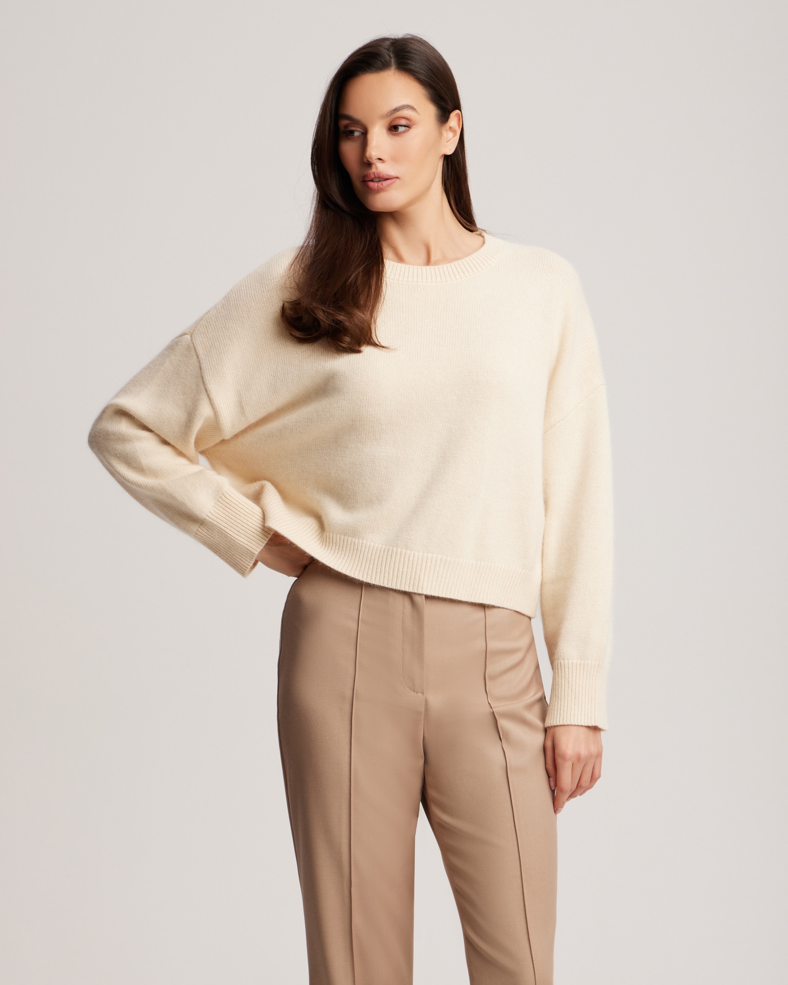Cropped beige jumper