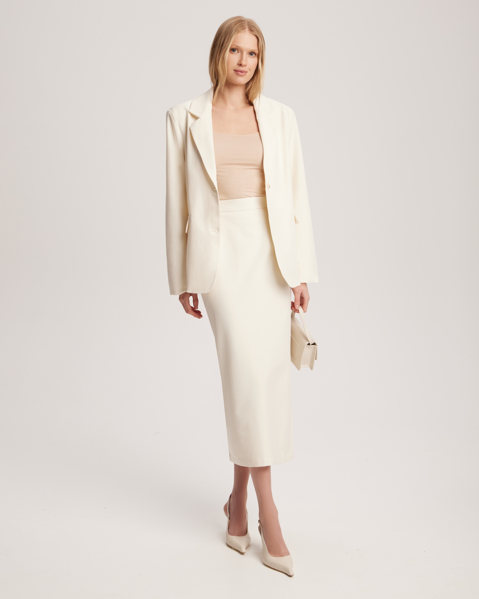 Straight-cut skirt in milky color