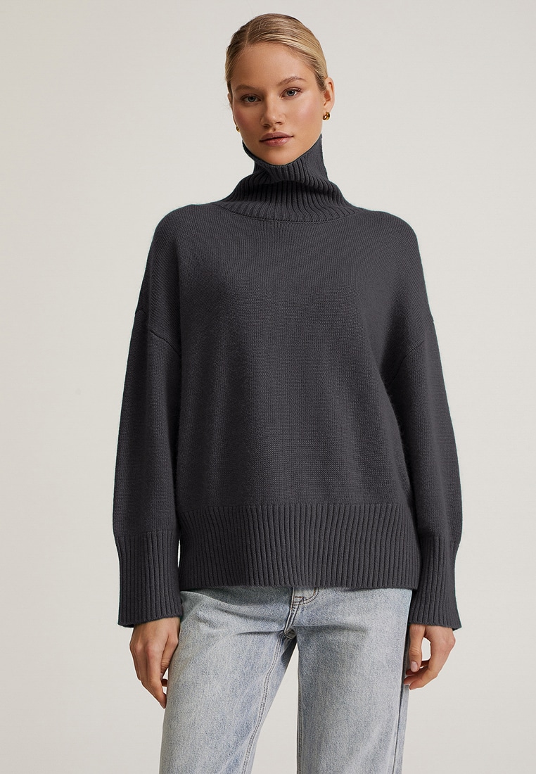 Graphite-coloured jumper with a high neck