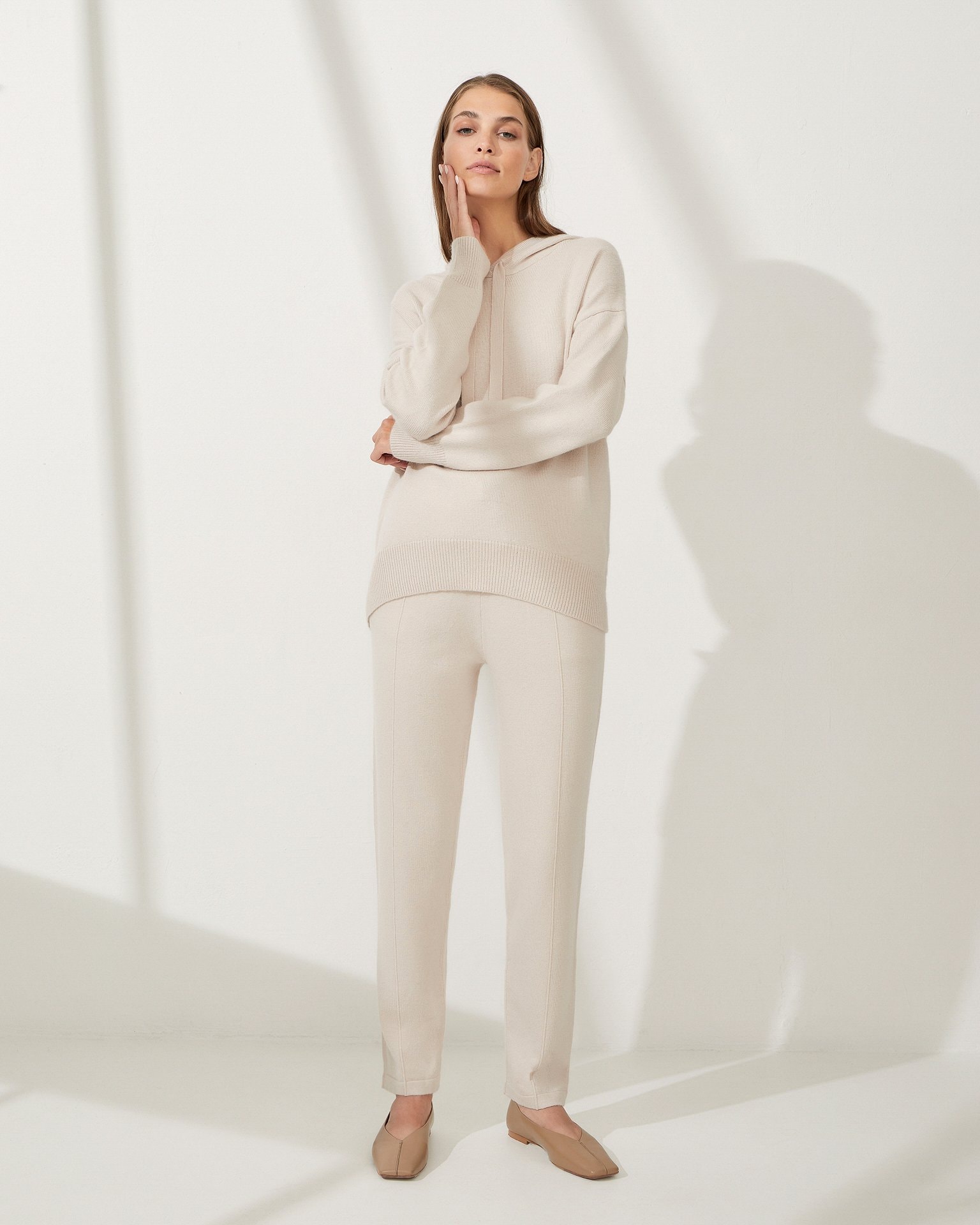 Tapered beige trousers with an elasticated waist, Beige — photo 3