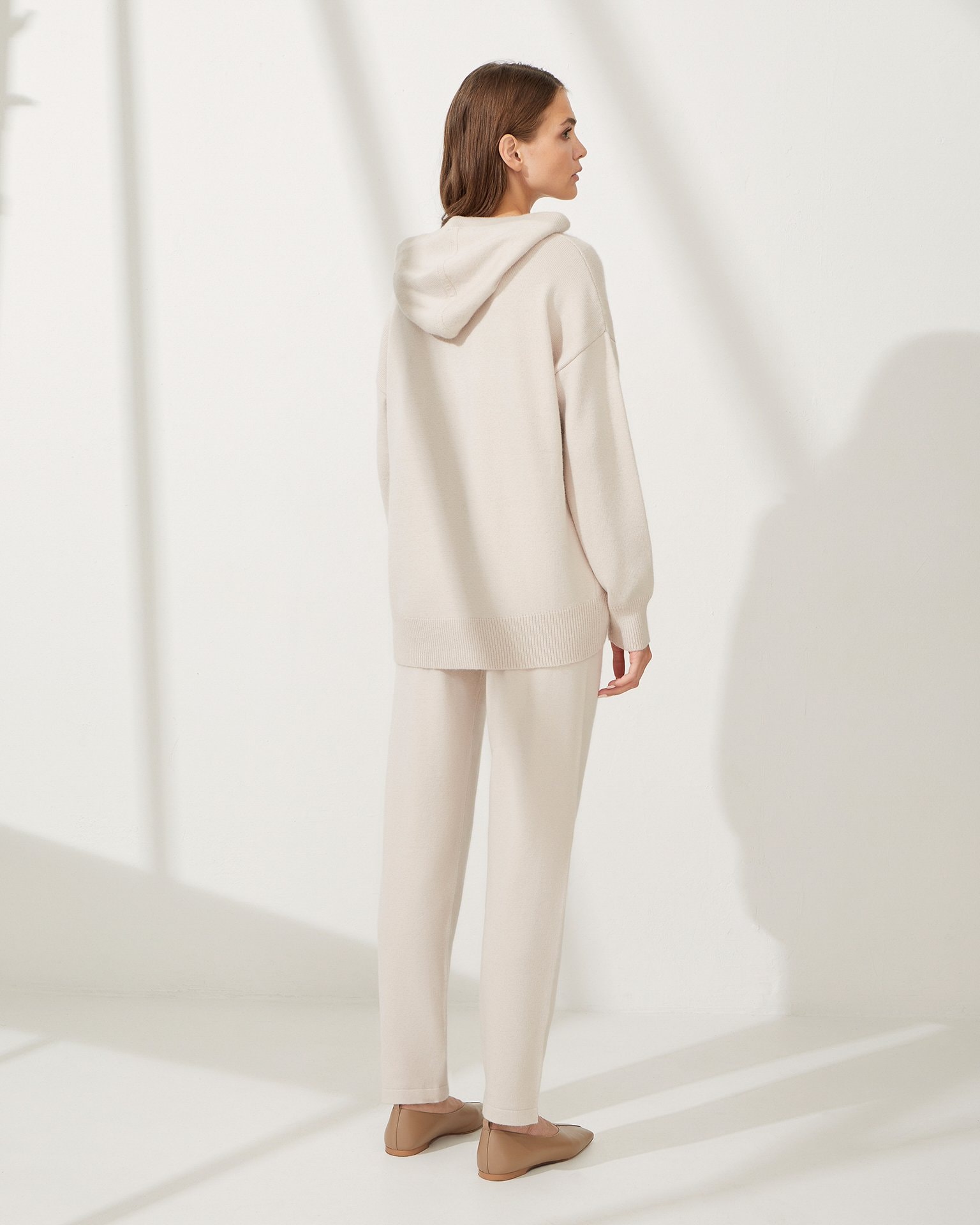 Tapered beige trousers with an elasticated waist, Beige — photo 4