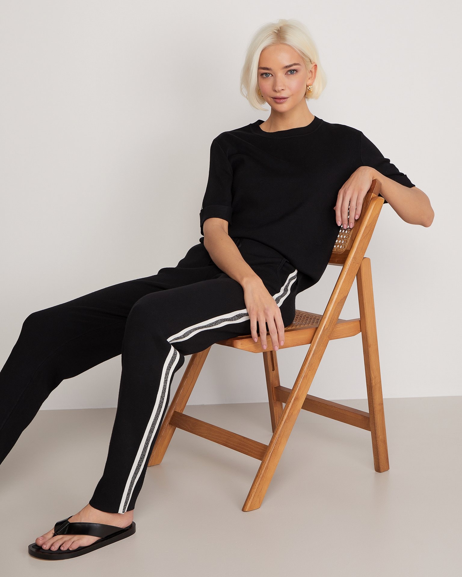 Suit with shimmering stripes, Black