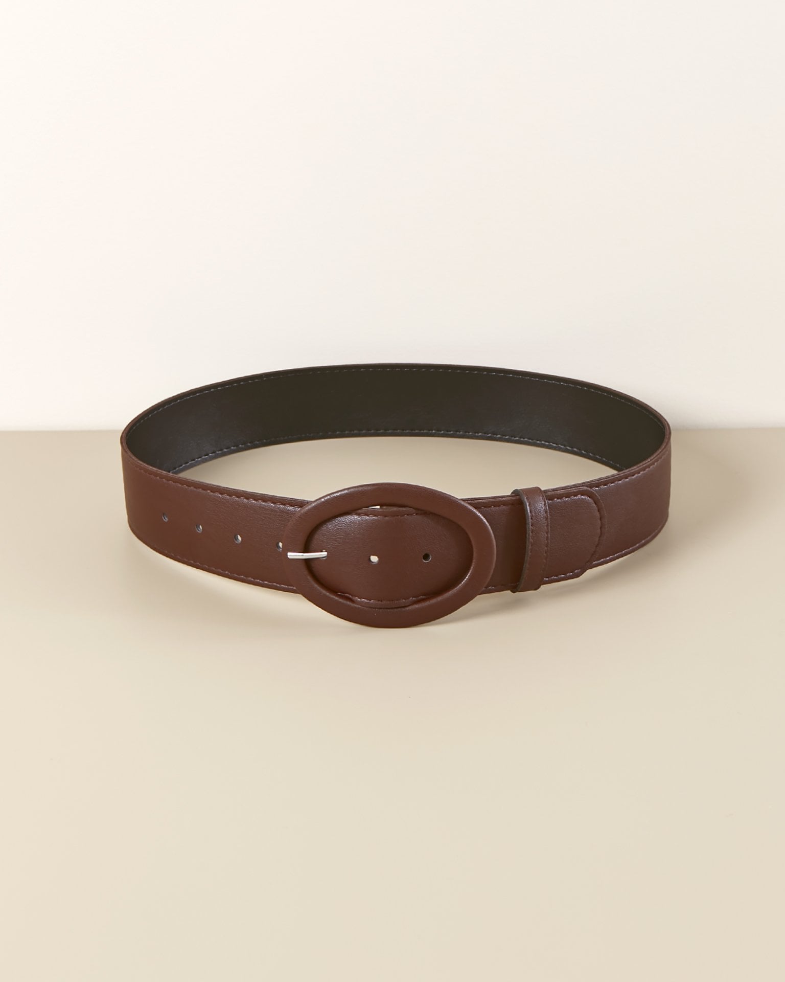 Belt with oval buckle
