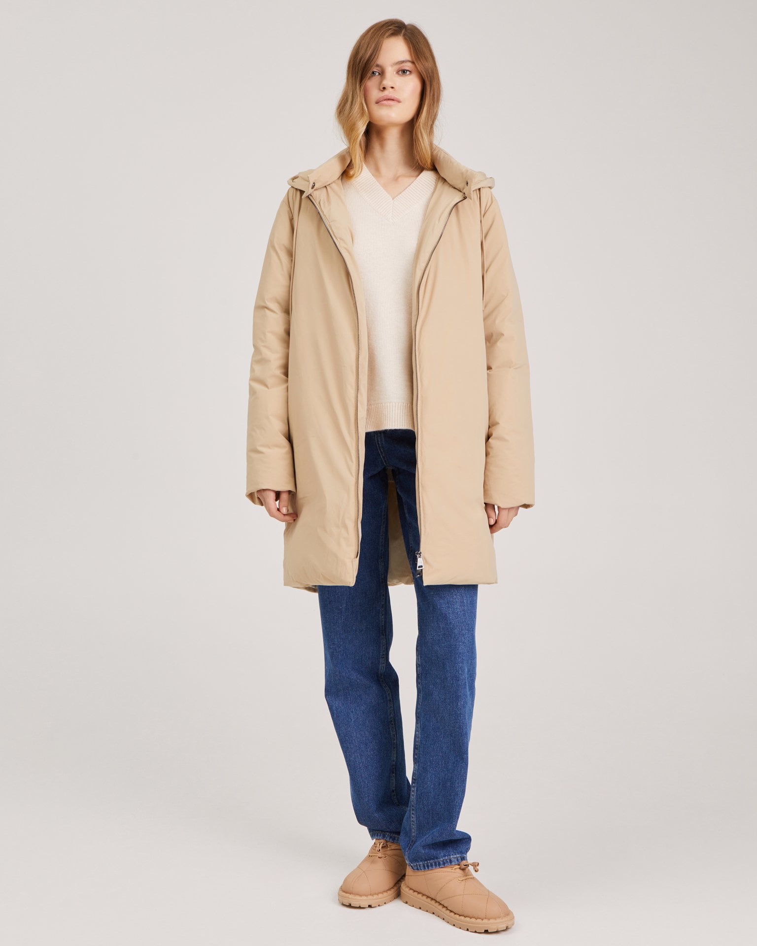 Down jacket with natural insulation
