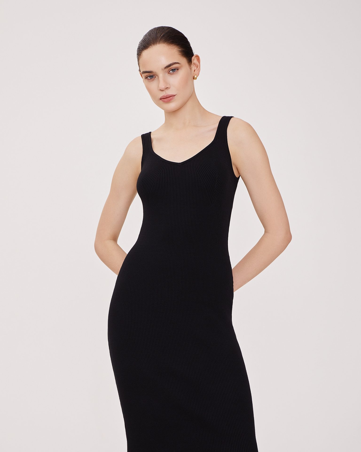 Sleeveless black dress, Black