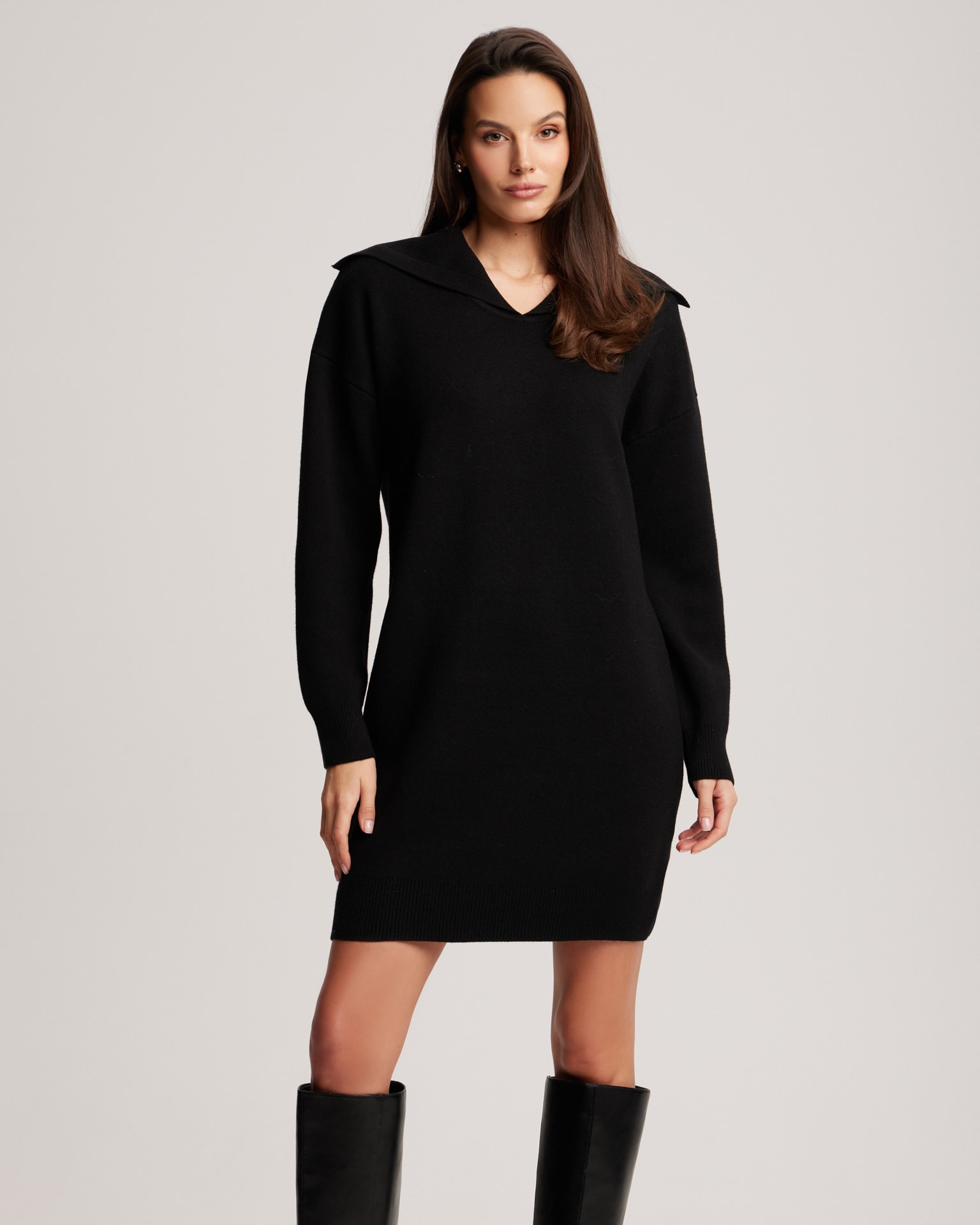 Dress with a wide collar, Black