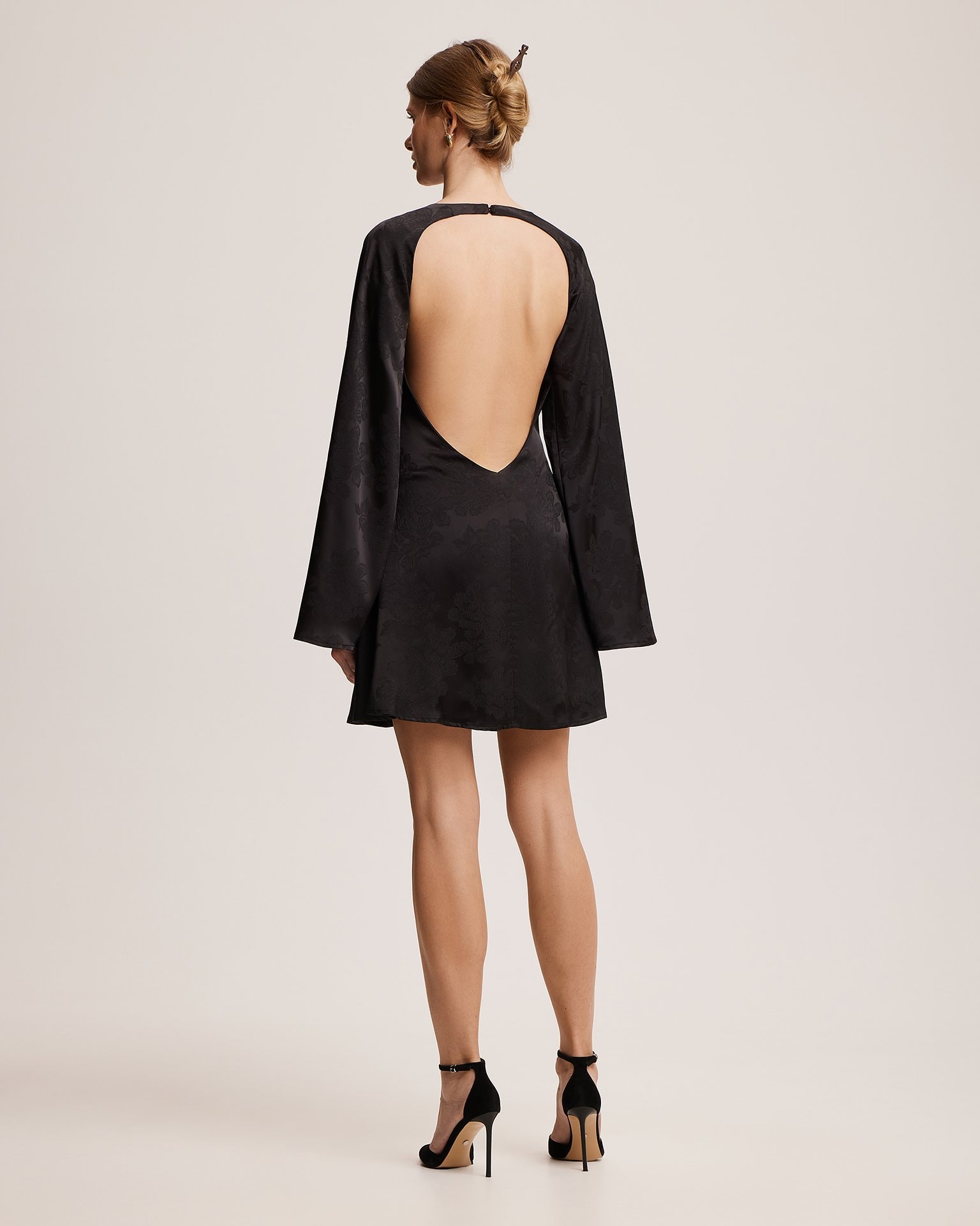 Dress with voluminous sleeves, Black