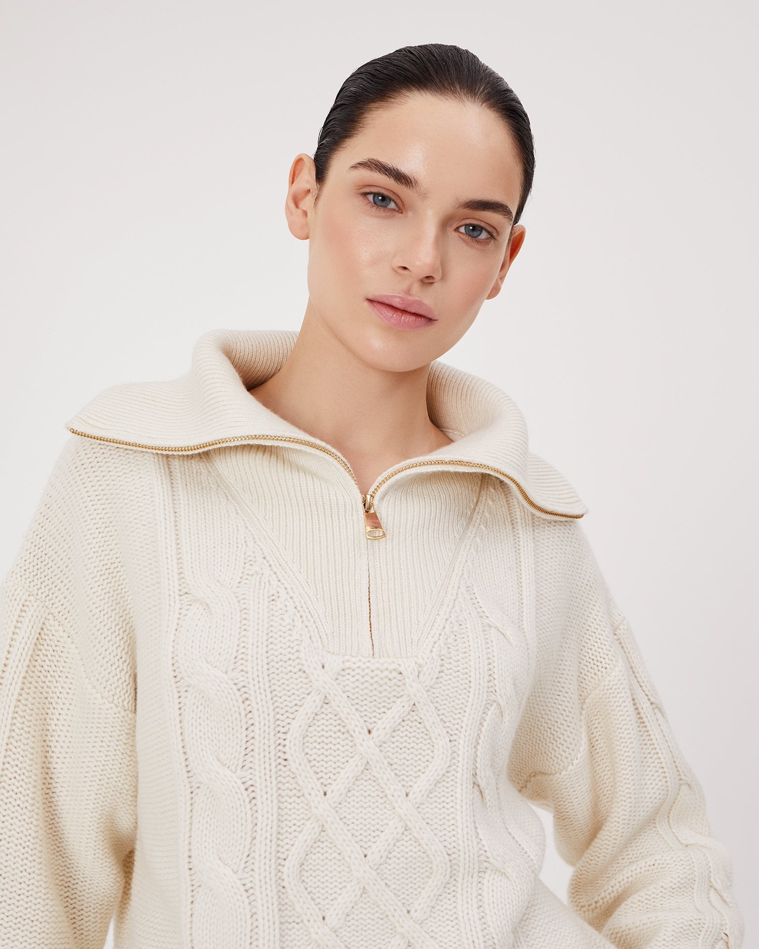 Jumper with a collar