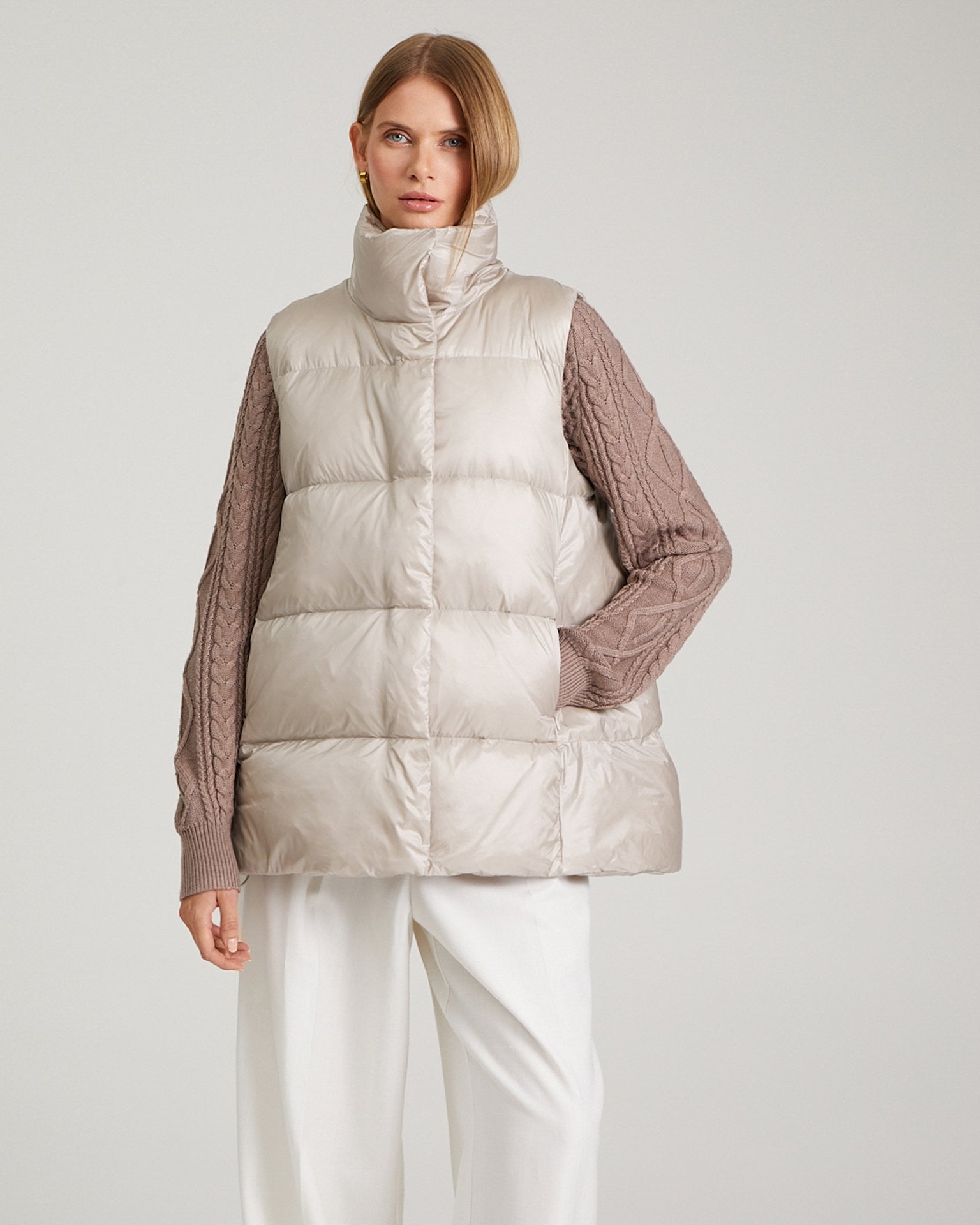 Insulated waistcoat with a stand-up collar