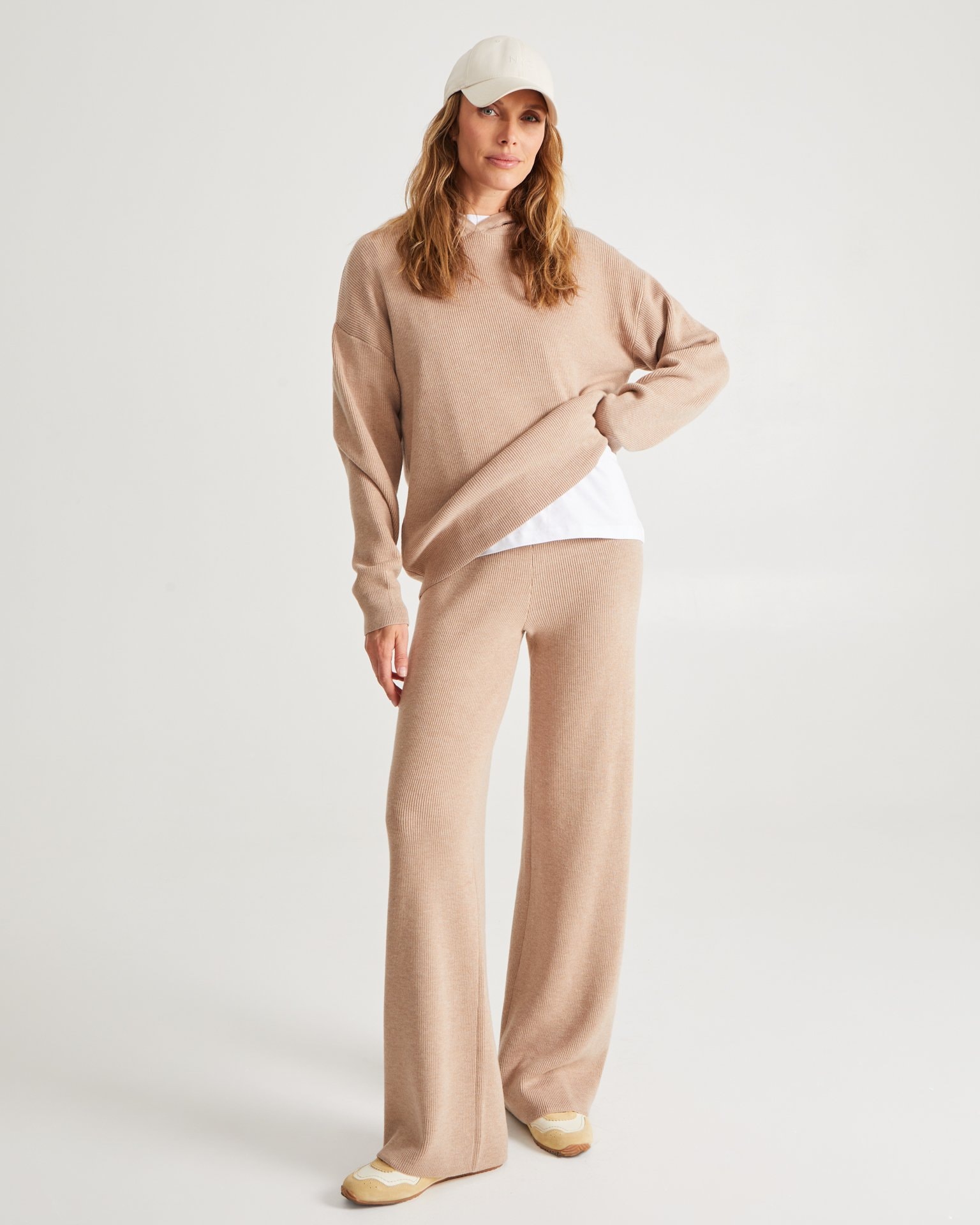 Sandy-toned set, Beige