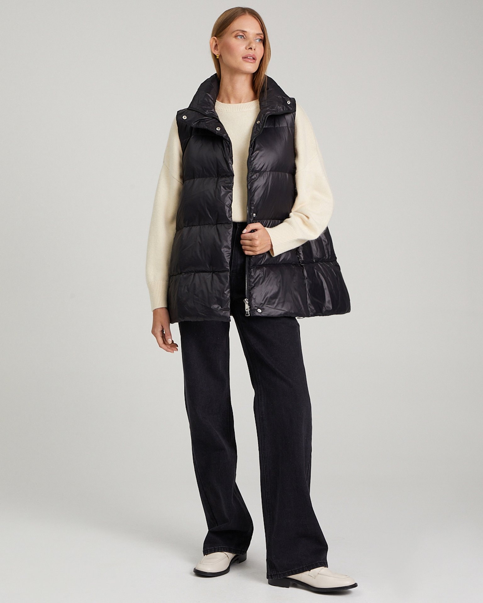 Insulated vest with a stand-up collar, Black