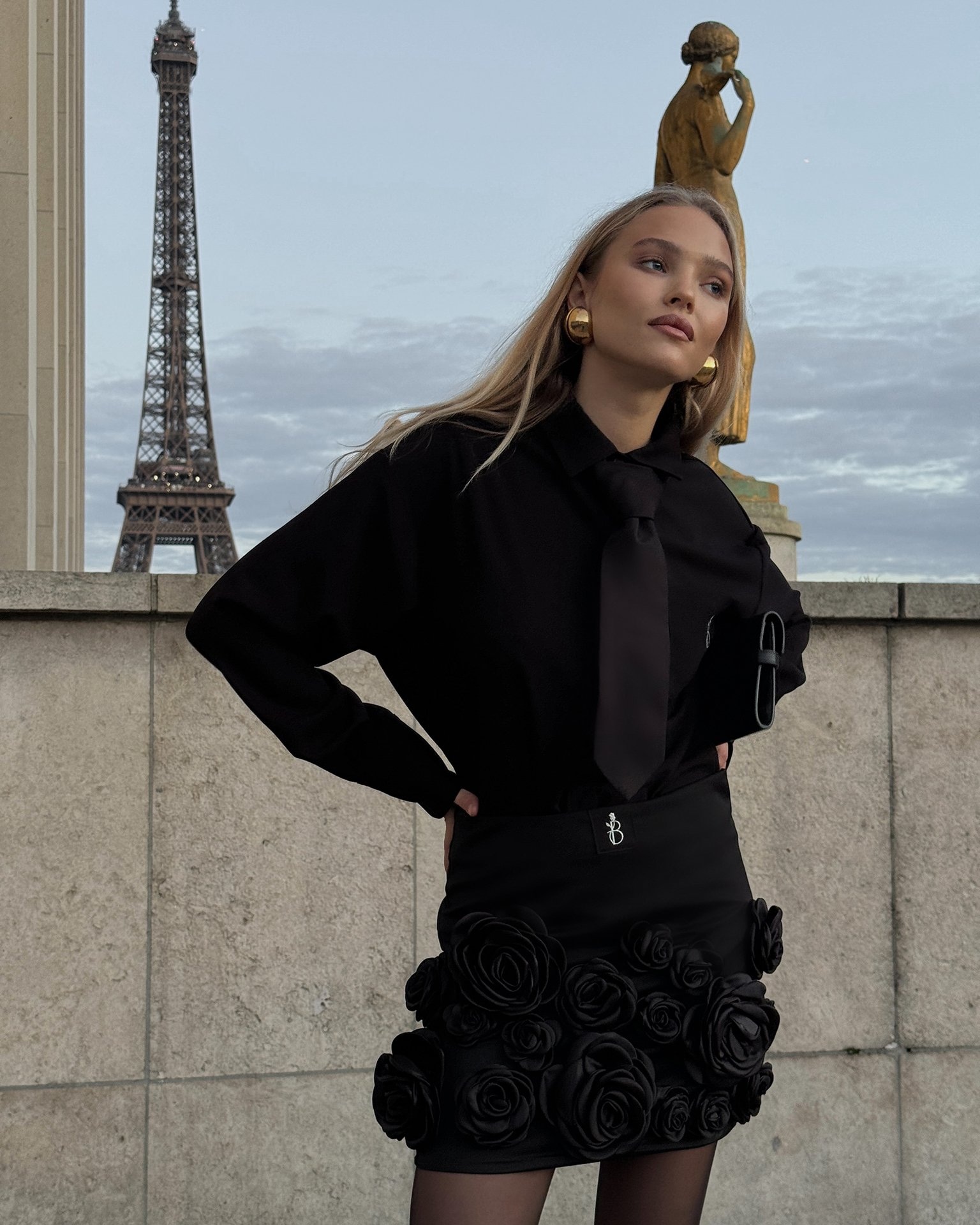 Skirt with 3D flowers