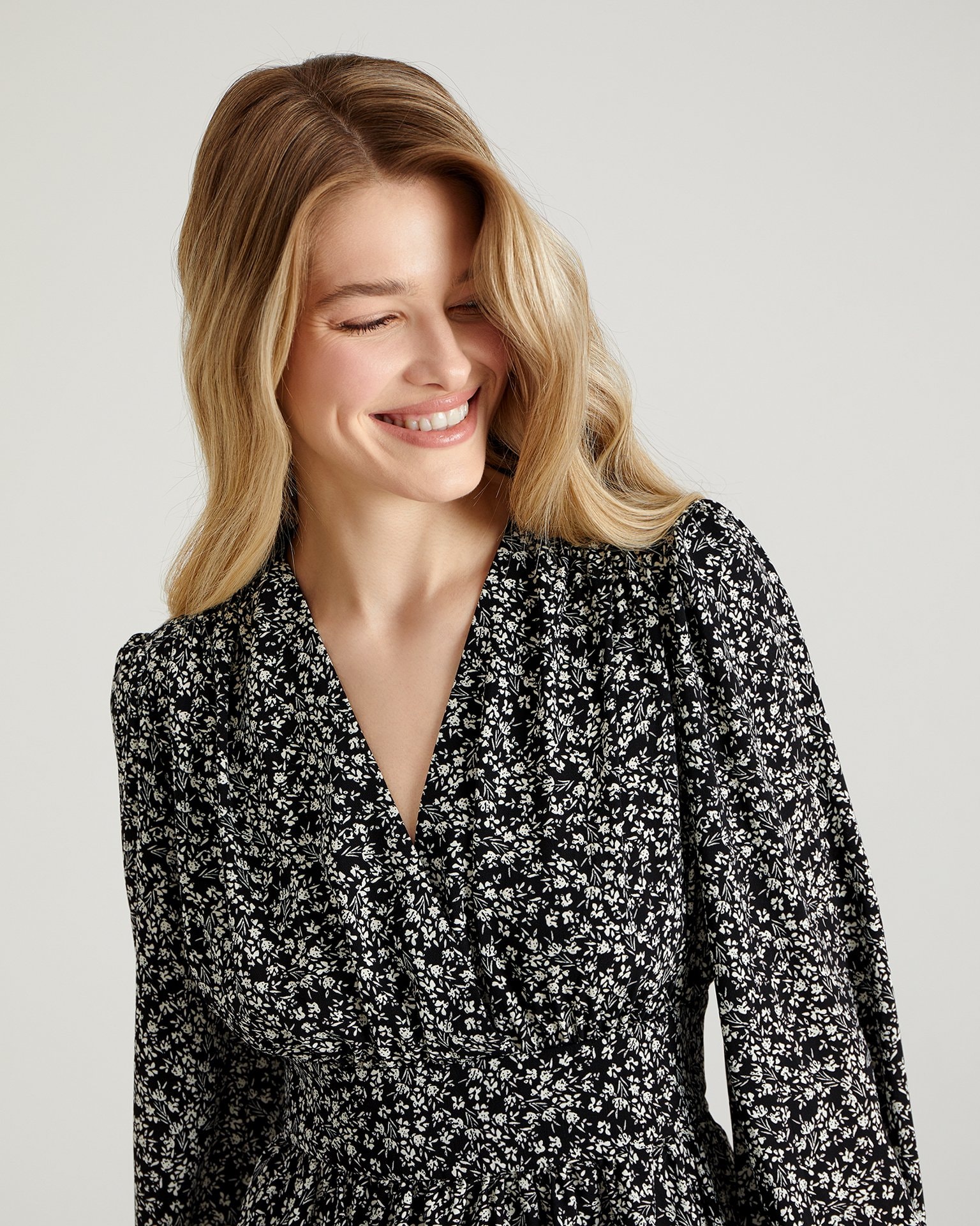 Dress with a v-neck, Black and White — photo 7