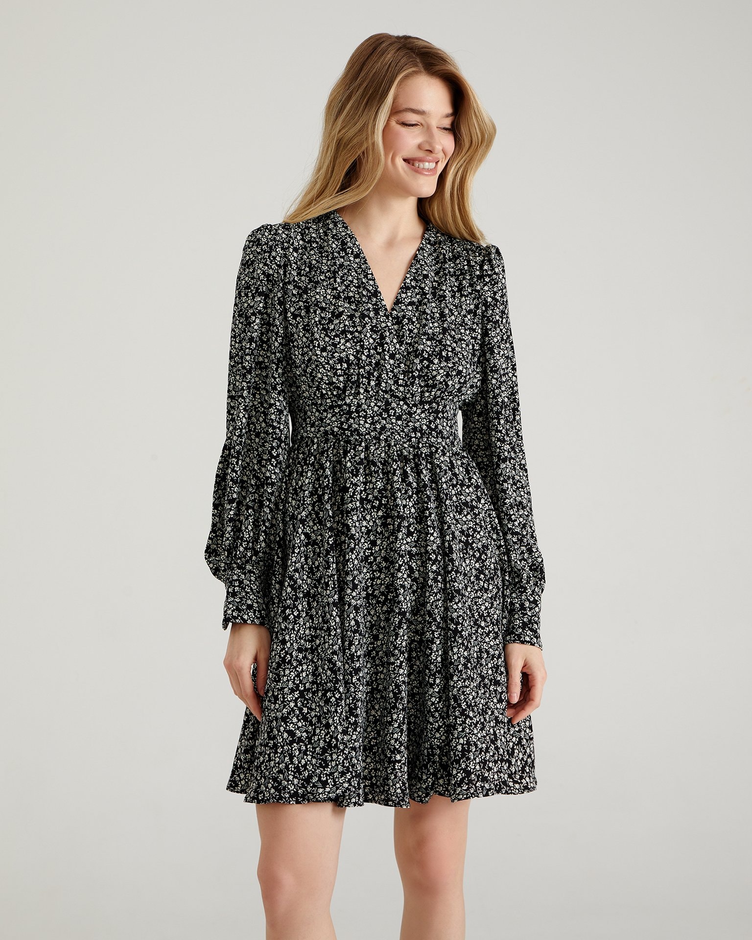 Dress with a v-neck, Black and White — photo 3