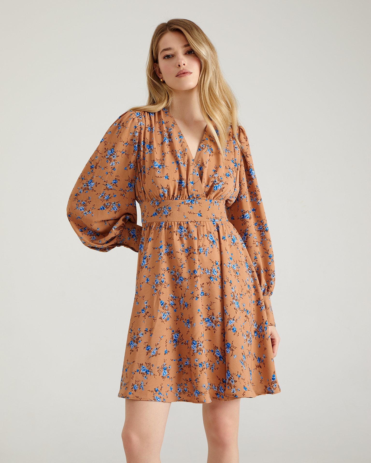 Платье с длинными рукавами