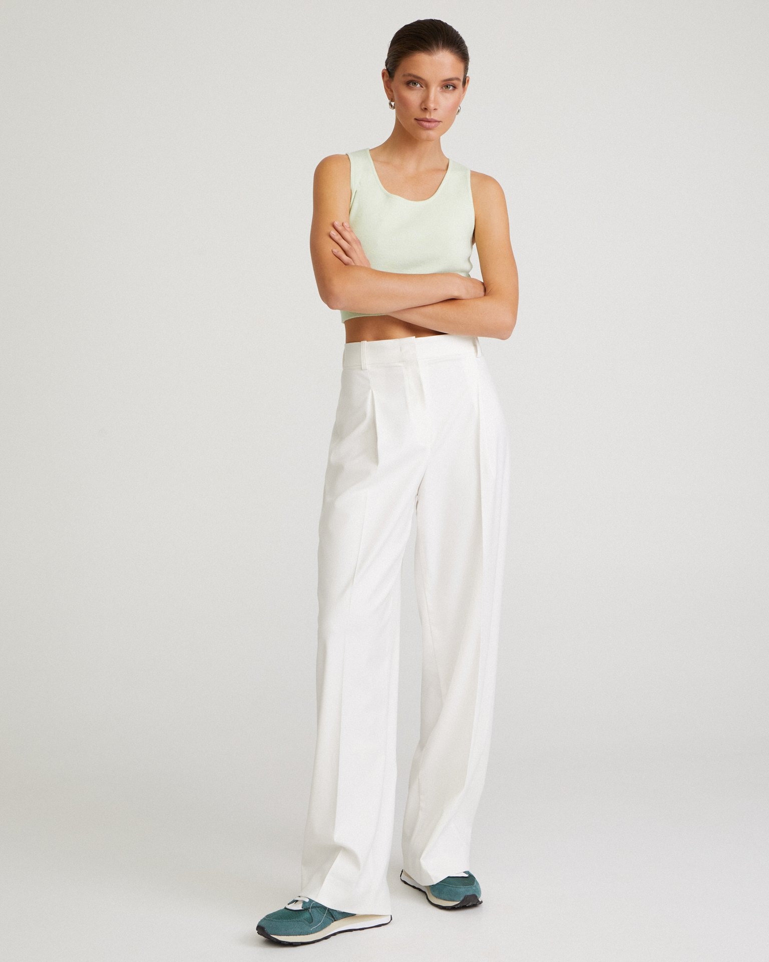 White trousers with pleats, White