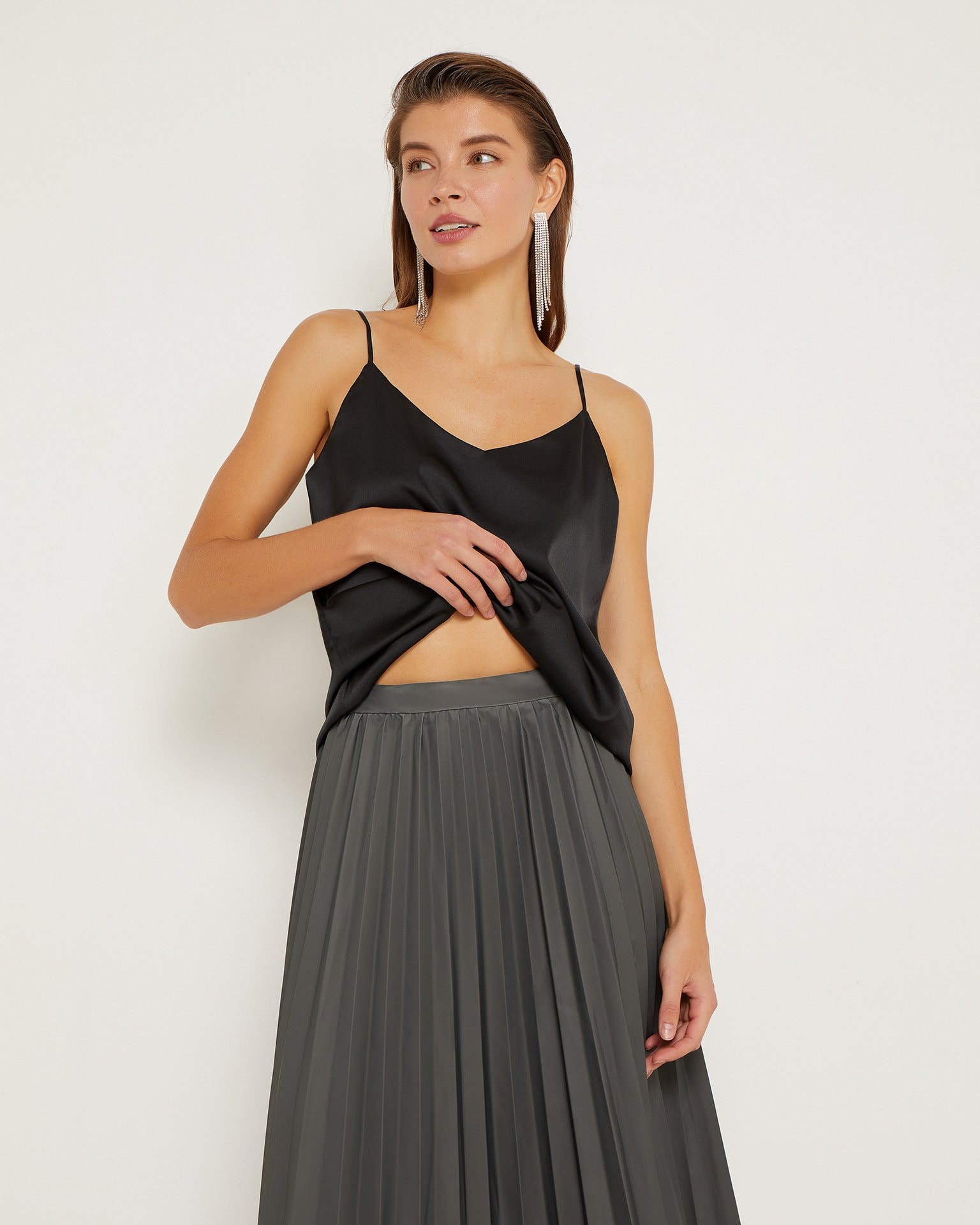 A long pleated skirt in graphite, Grey — photo 5