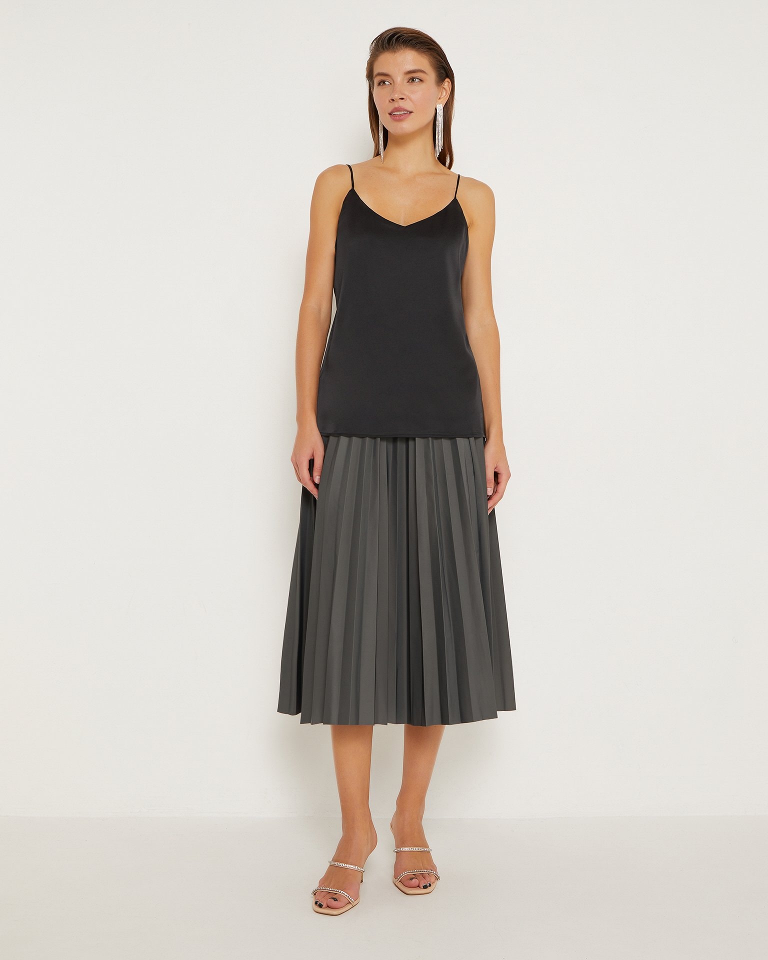 A long pleated skirt in graphite, Grey — photo 3