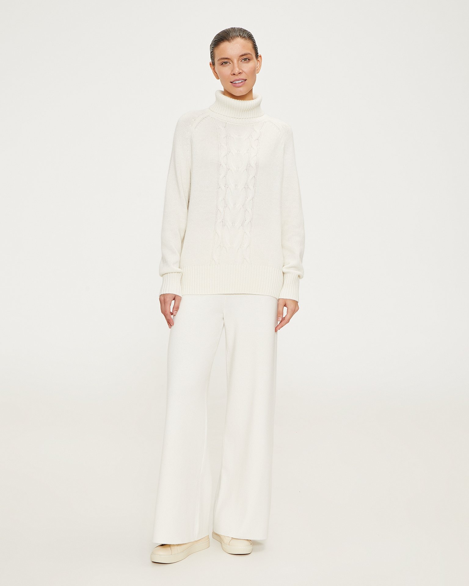A sweater and trousers set, White