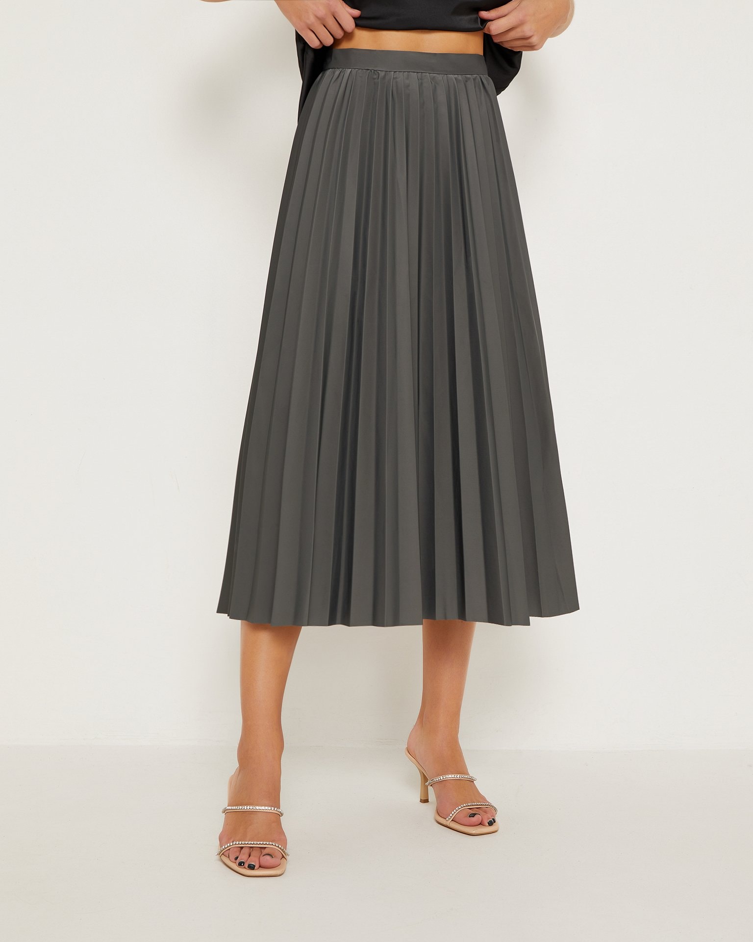 A long pleated skirt in graphite, Grey — photo 4