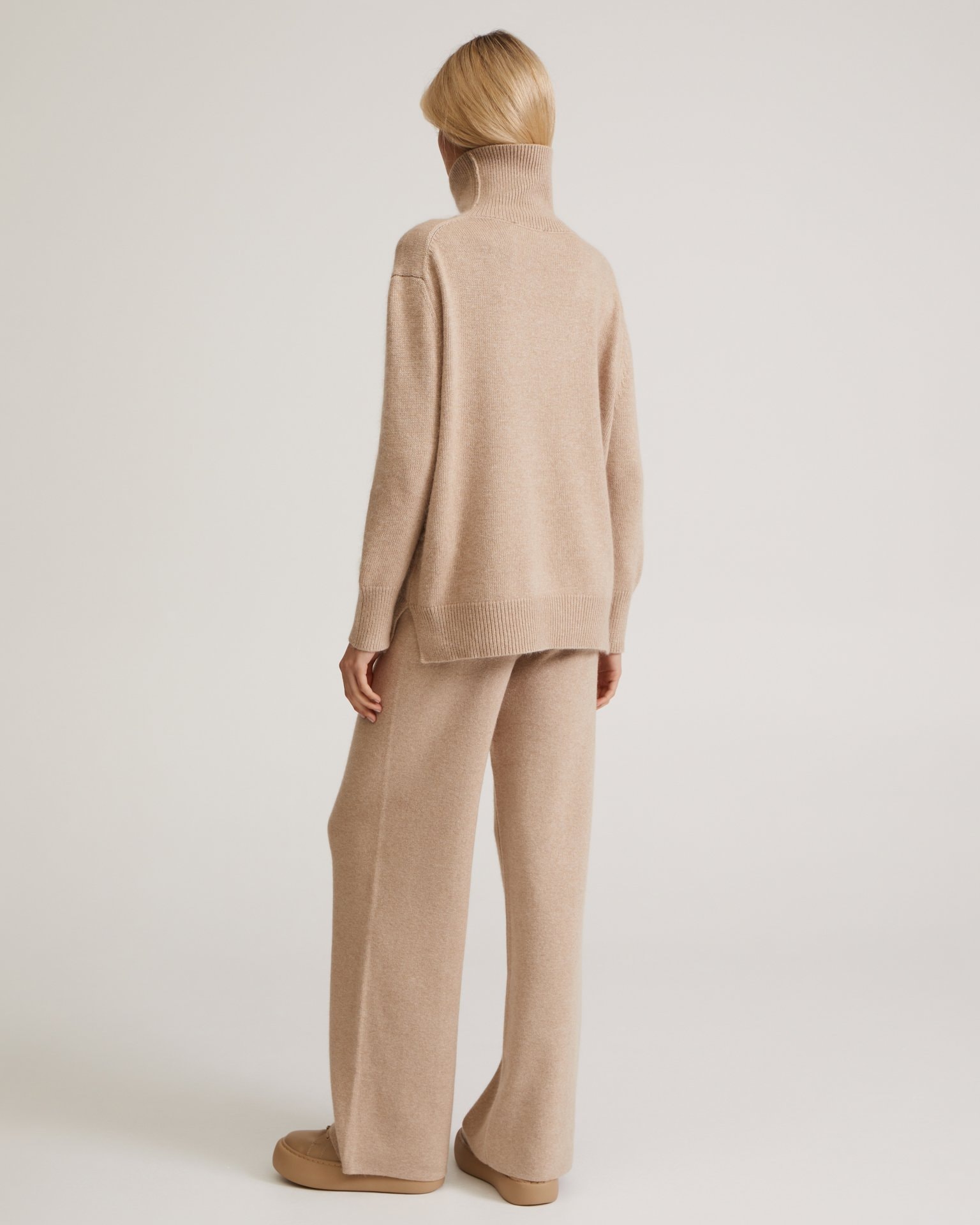 A knitwear suit in beige, Beige — photo 4