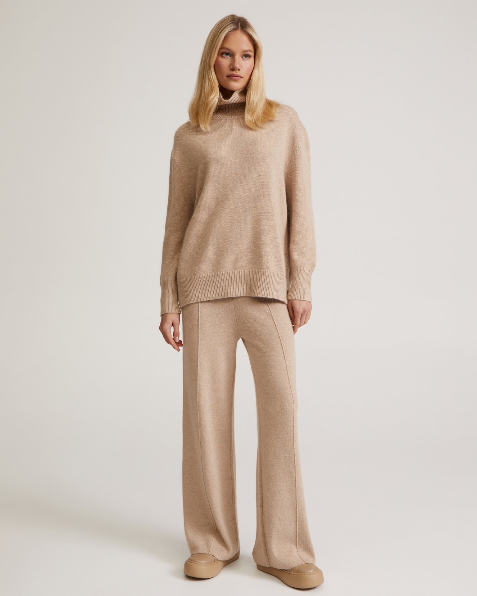 A knitwear suit in beige, Beige — photo 5