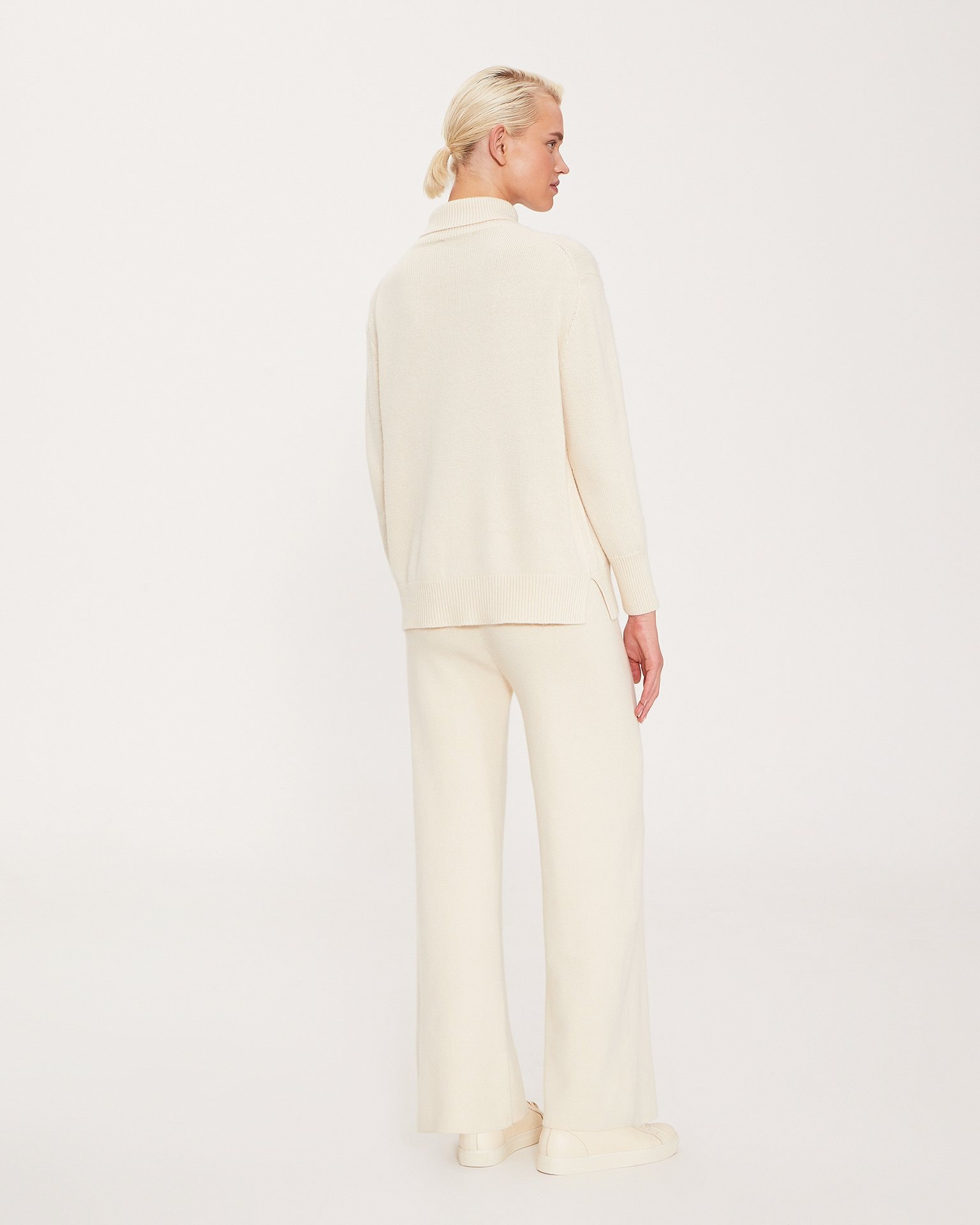 A knitwear suit in a milky colour, Milky — photo 3