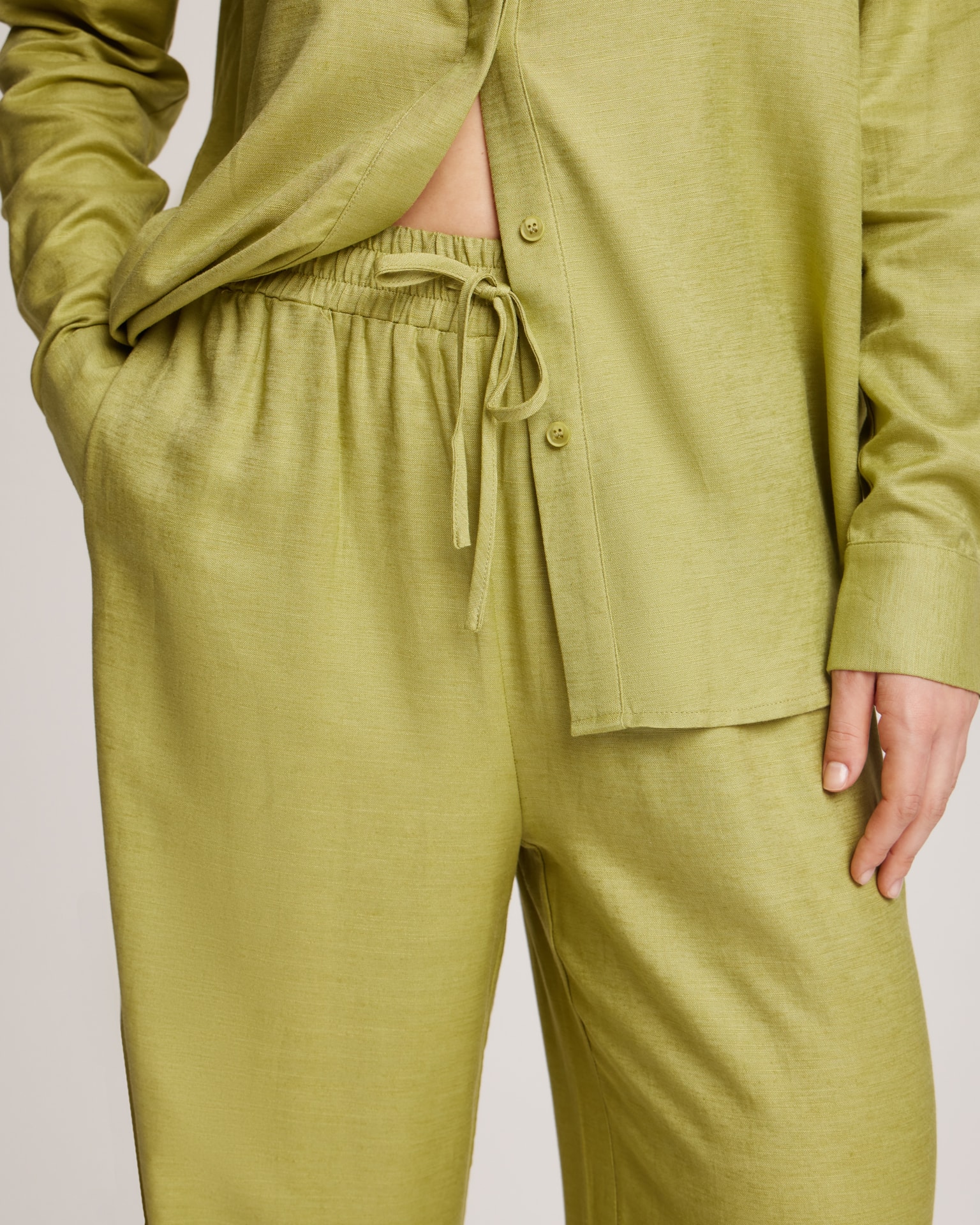 Linen suit with trousers, green — photo 8