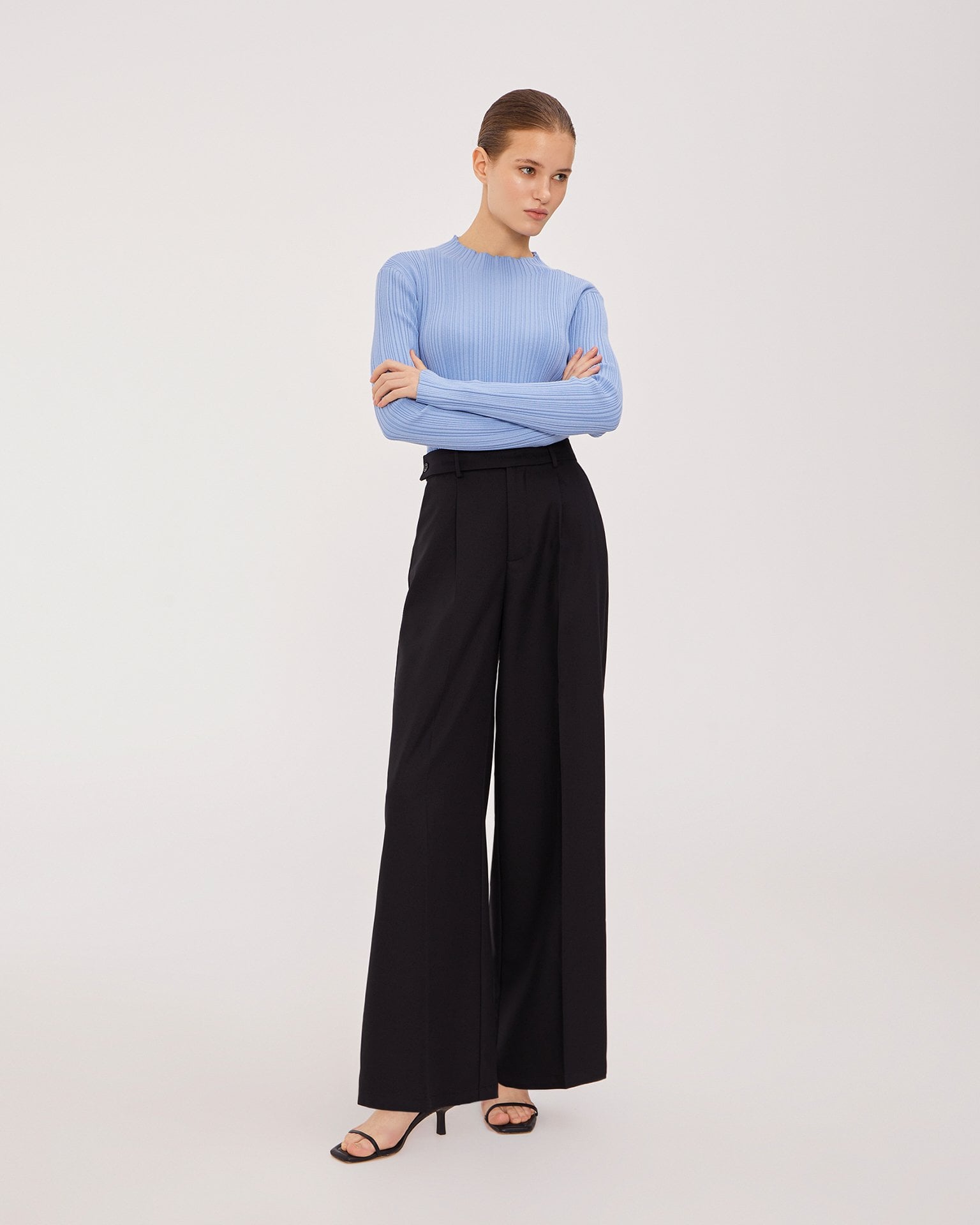 Fitted blue jumper