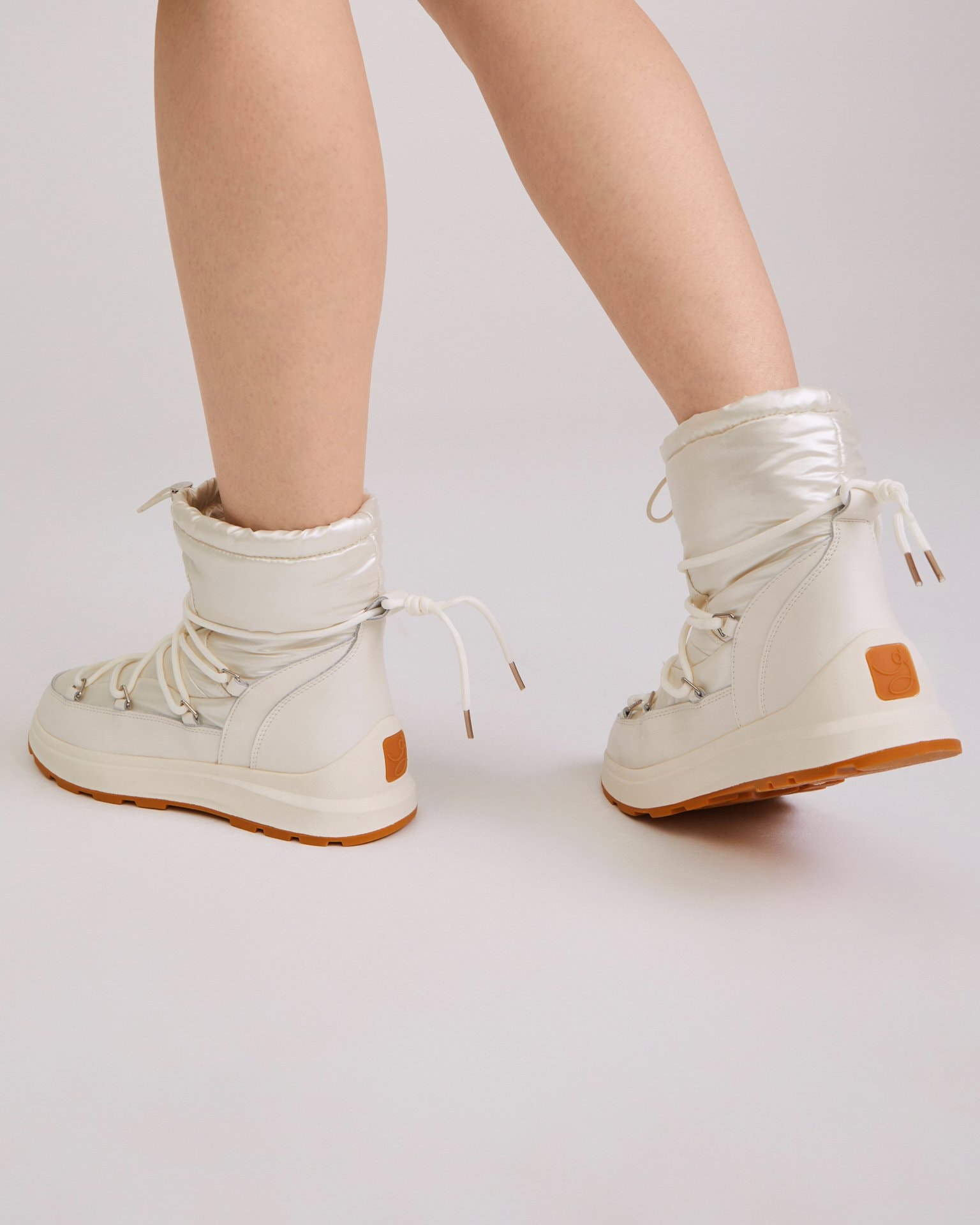 Insulated puffer boots, Milk — photo 6