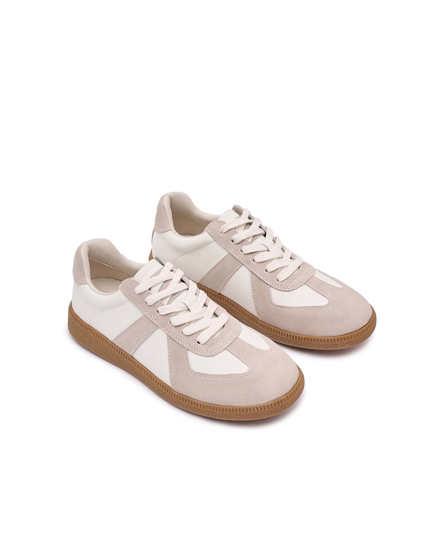 Trainers with suede panels