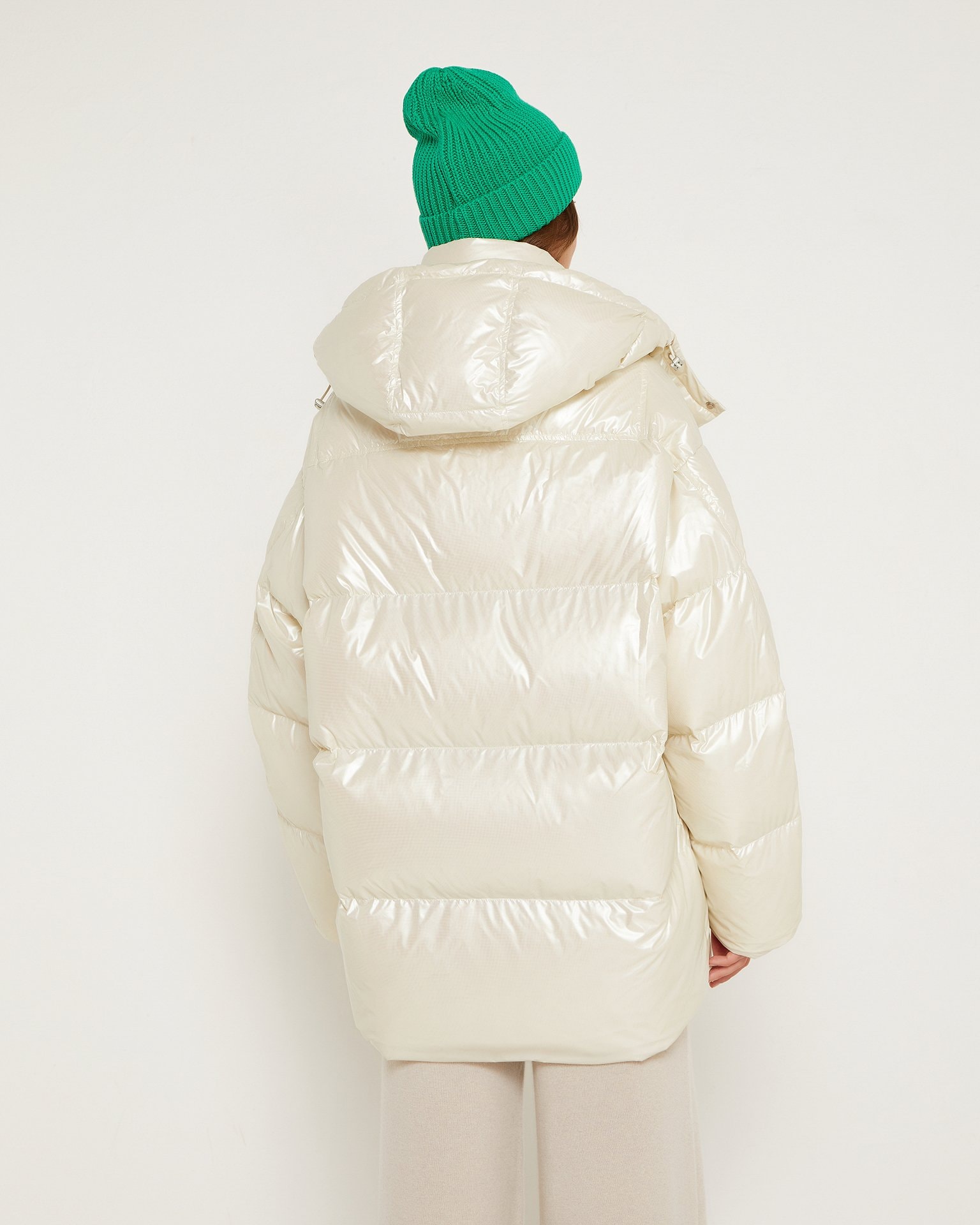 A short pearl-coloured down jacket, Pearlescent — photo 4