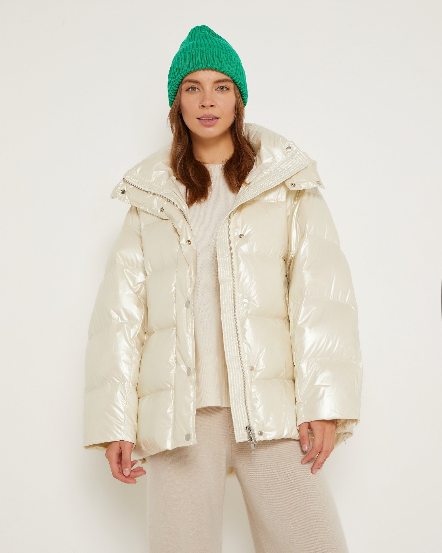 A short pearl-coloured down jacket, Pearlescent — photo 2