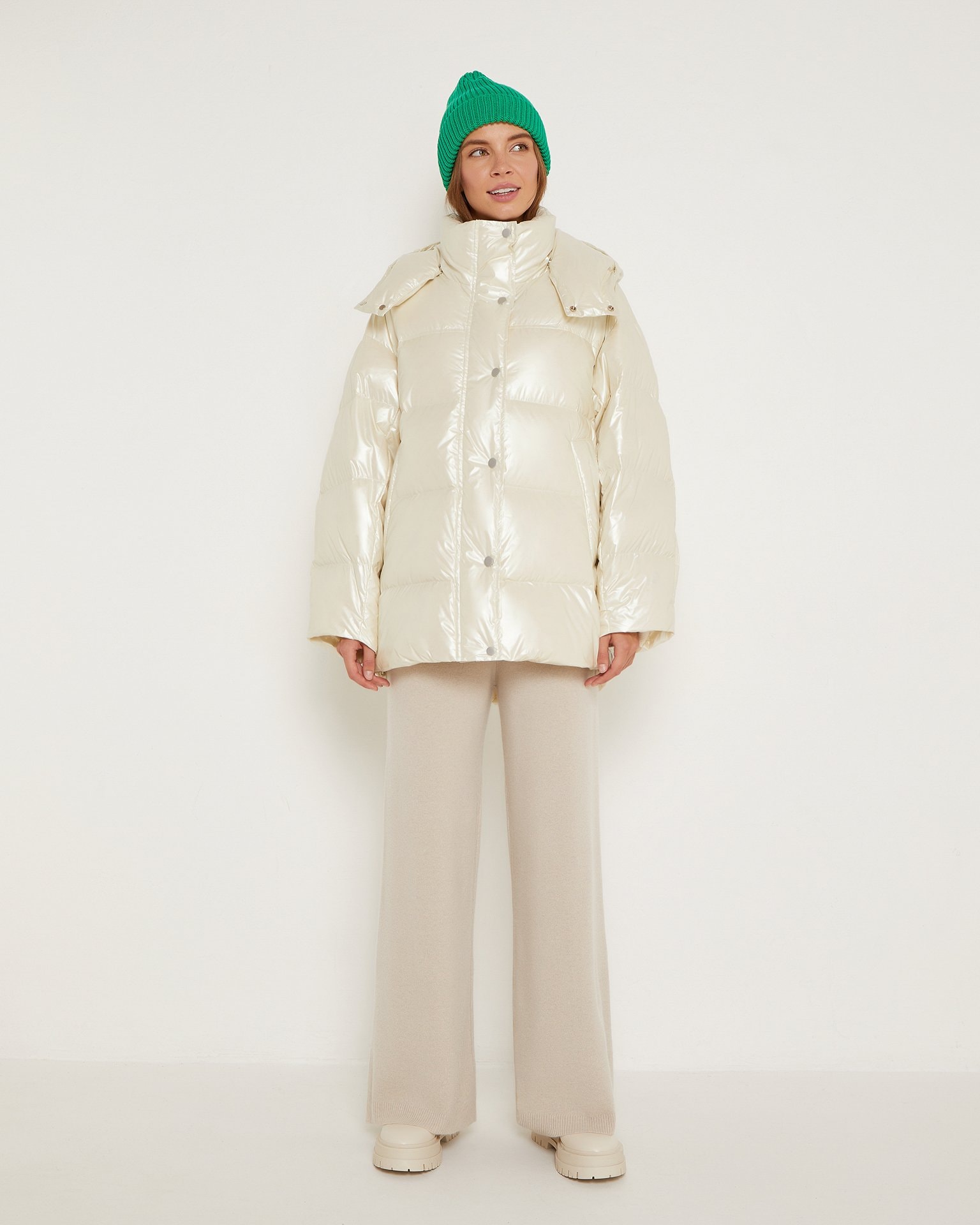 A short pearl-coloured down jacket, Pearlescent — photo 3