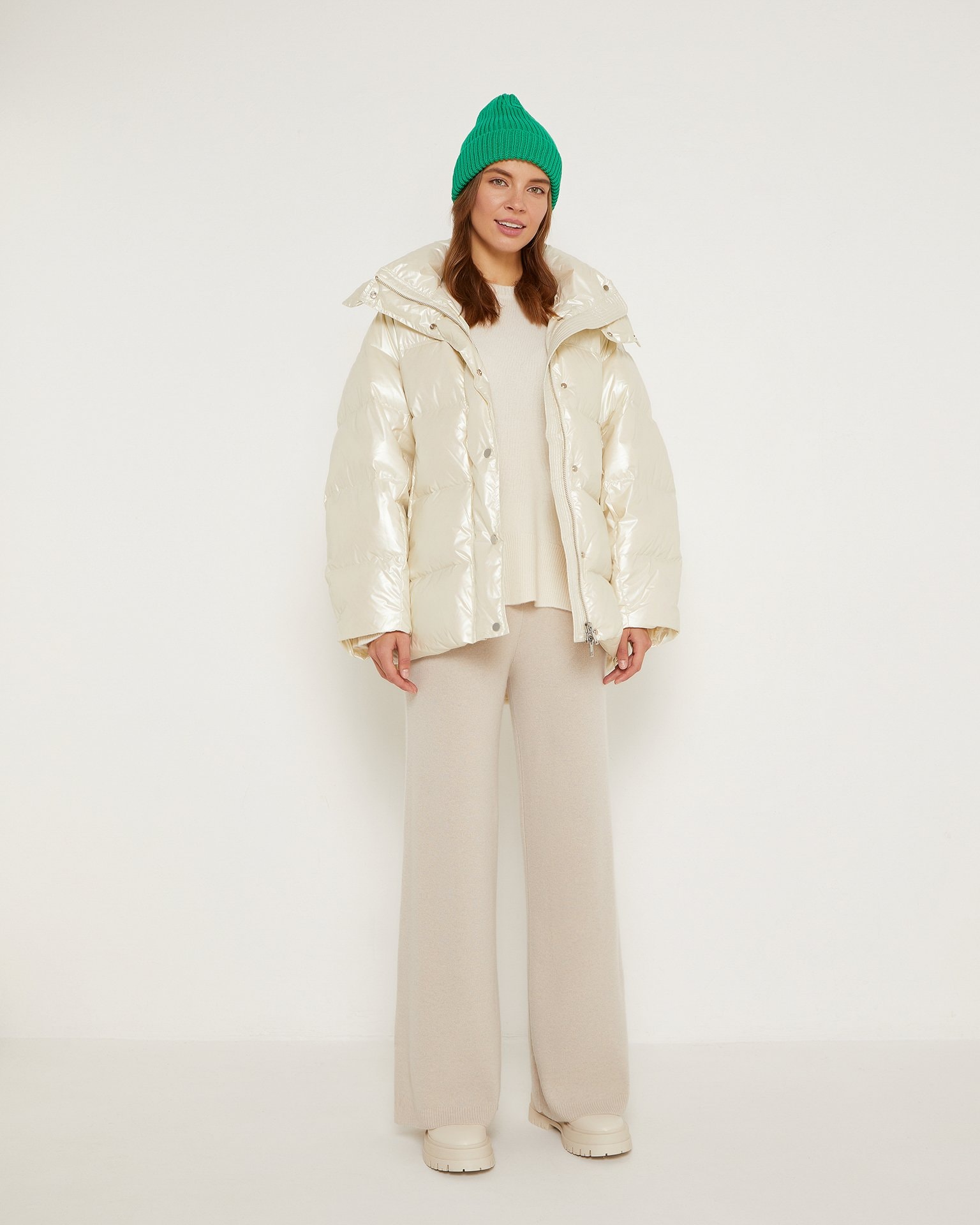 A short pearl-coloured down jacket, Pearlescent — photo 5