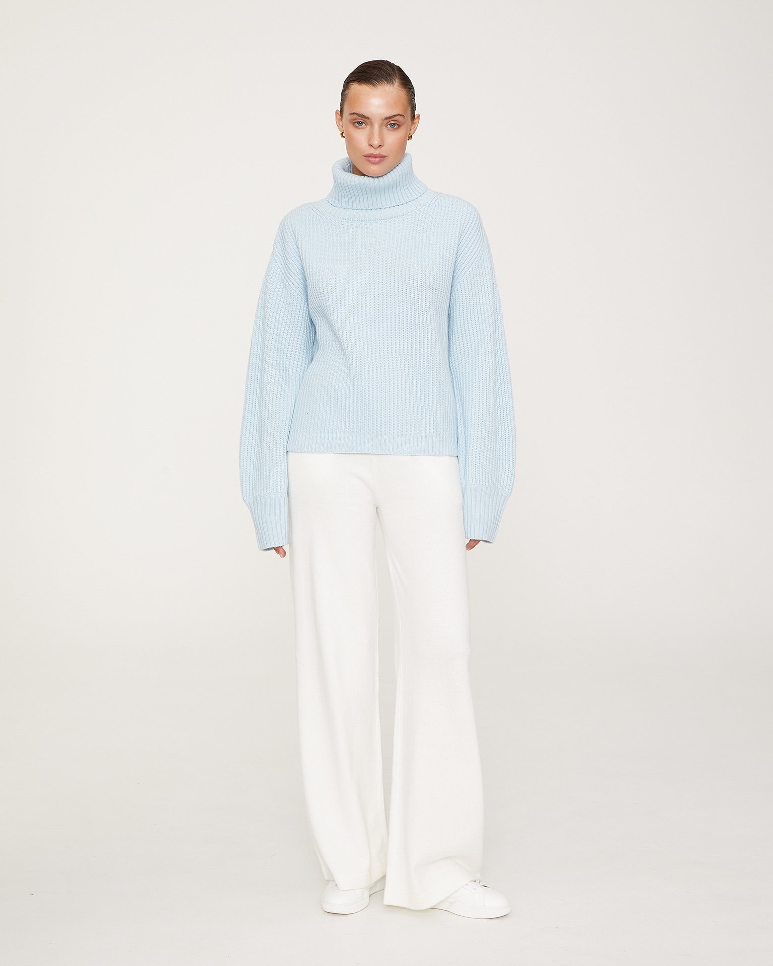 Sky blue sweater, Light Blue