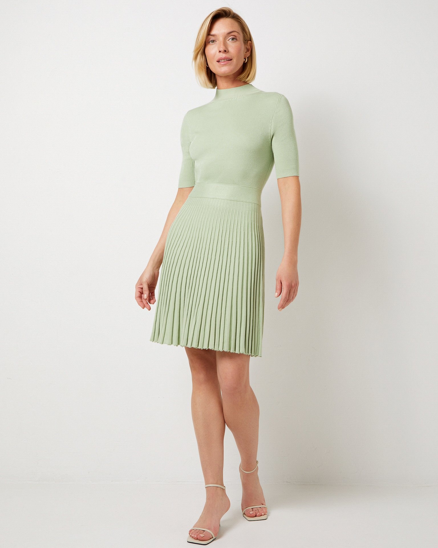 Dress with a pleated skirt, Olive