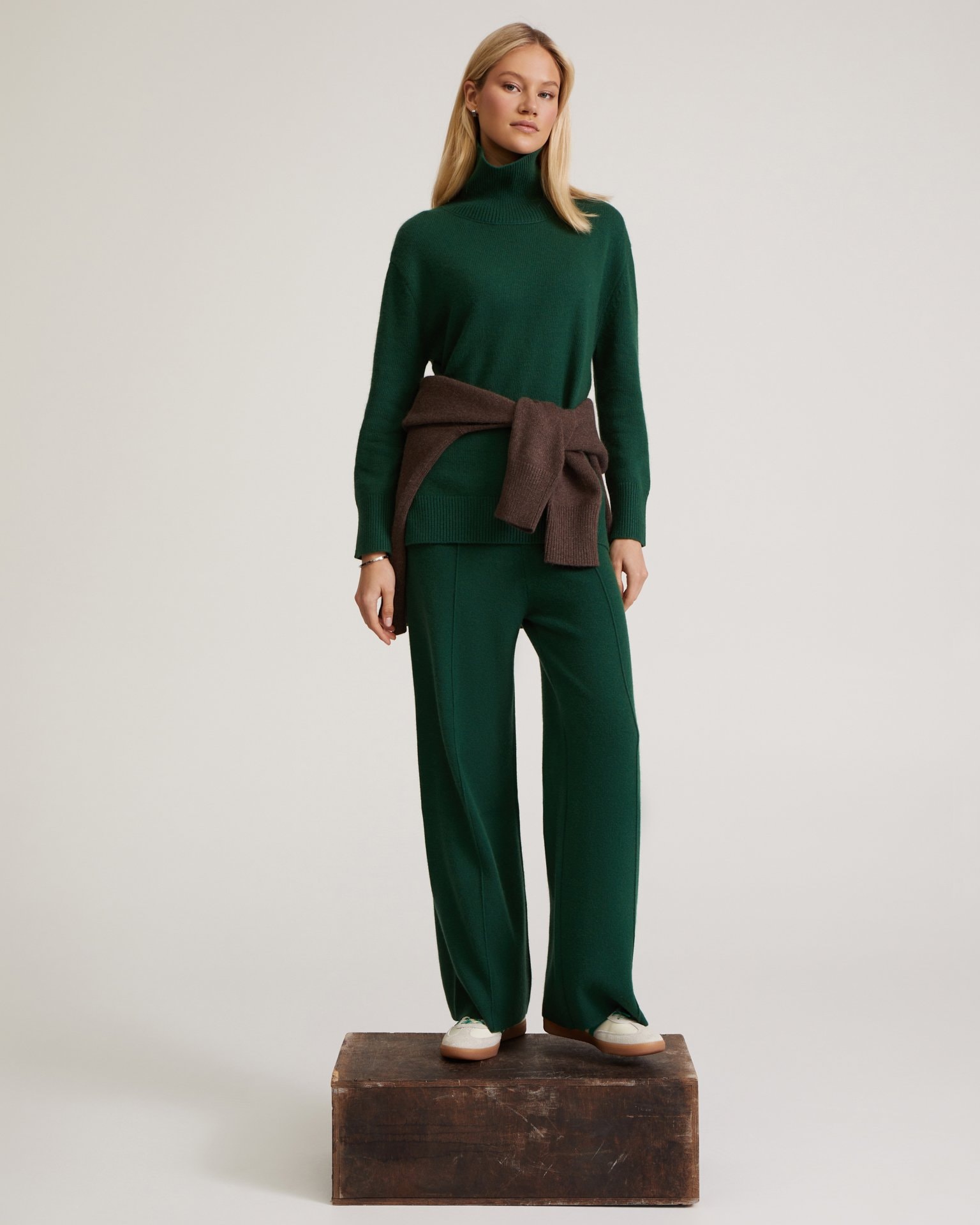 Knitted suit in emerald green, Green — photo 7