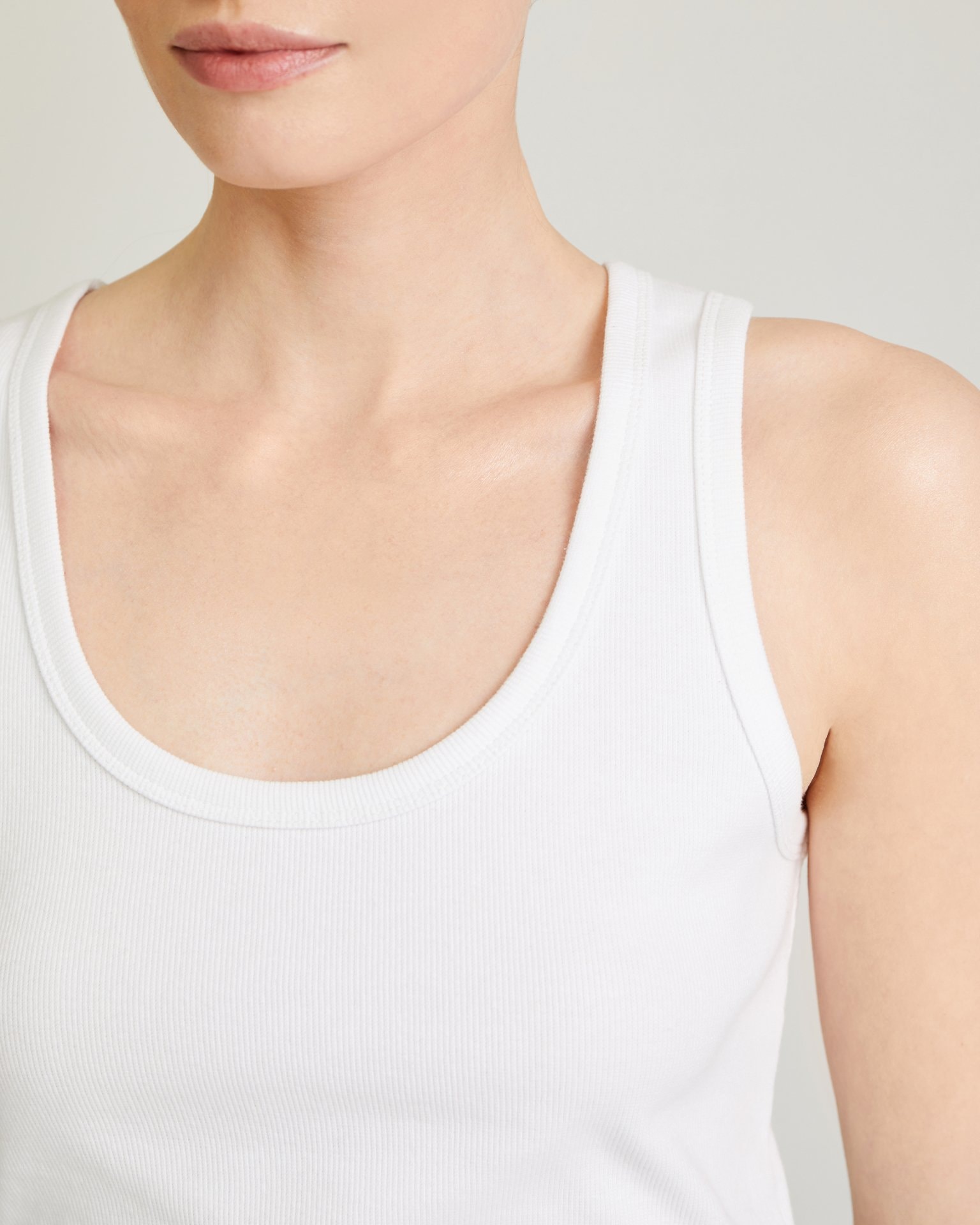 White Top, White — photo 2