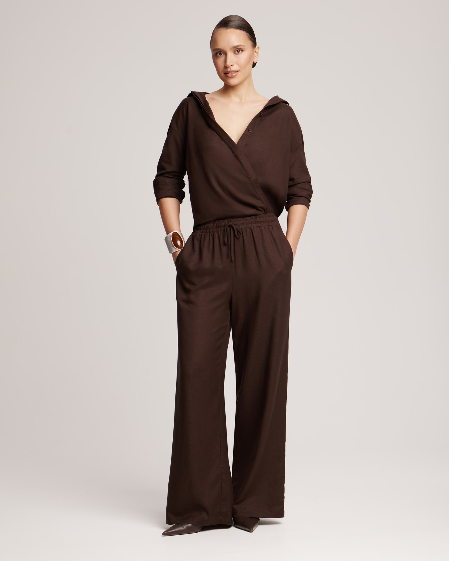 Linen suit with trousers, brown — photo 4