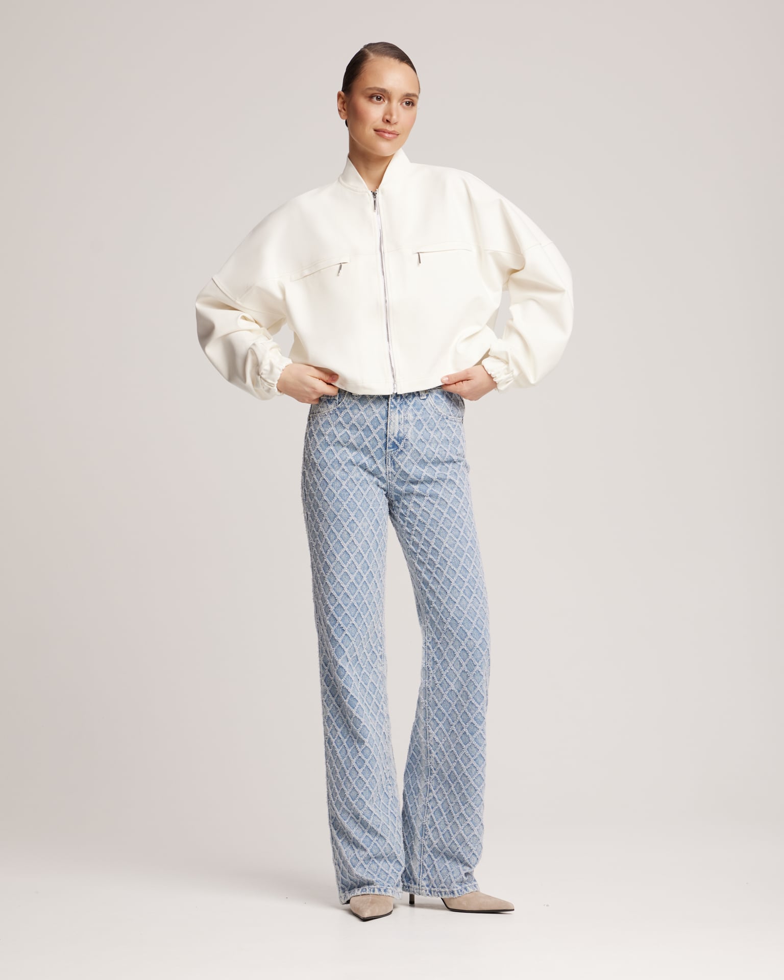 Bomber jacket with adjustable ribbed hem