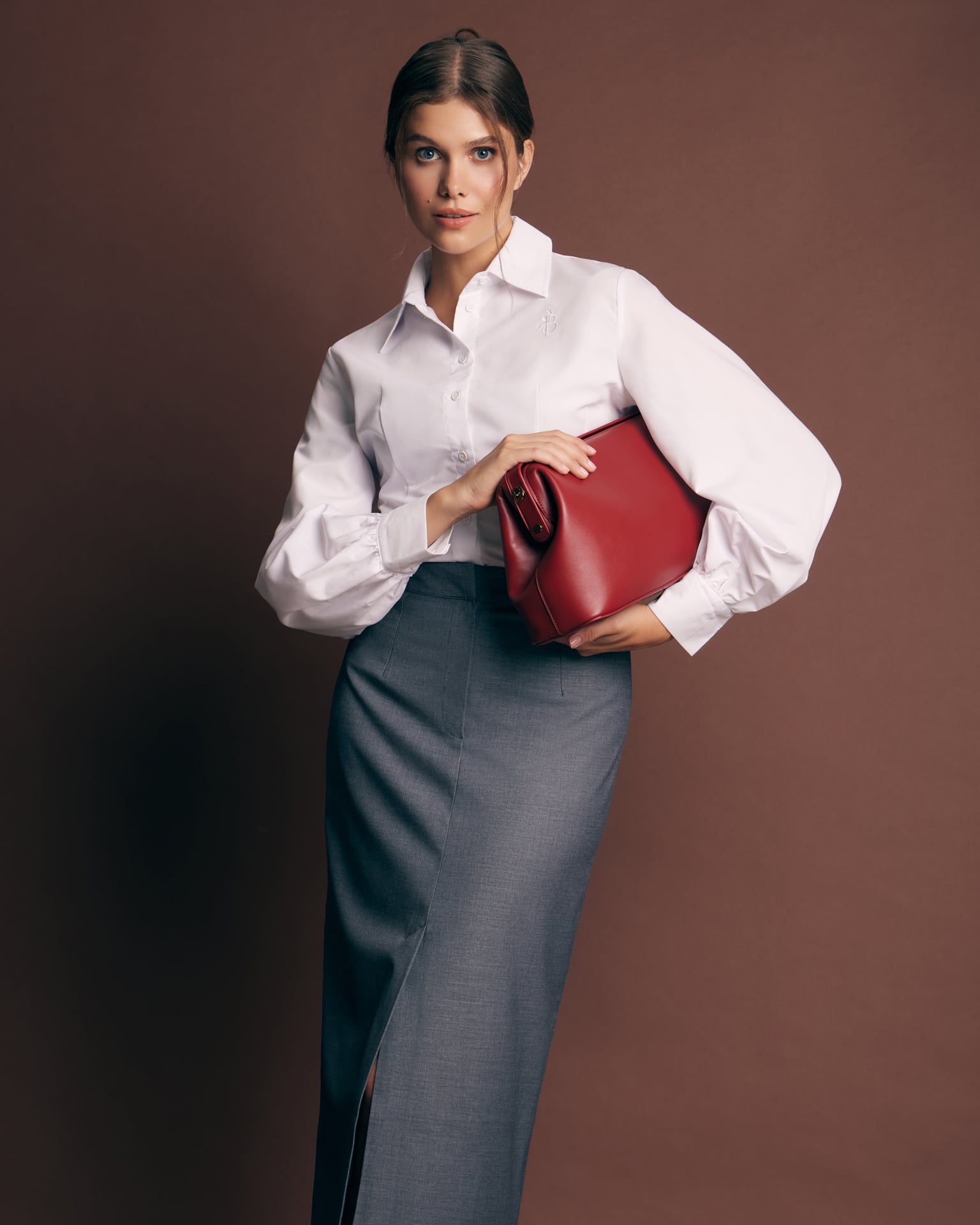Straight skirt with a slit