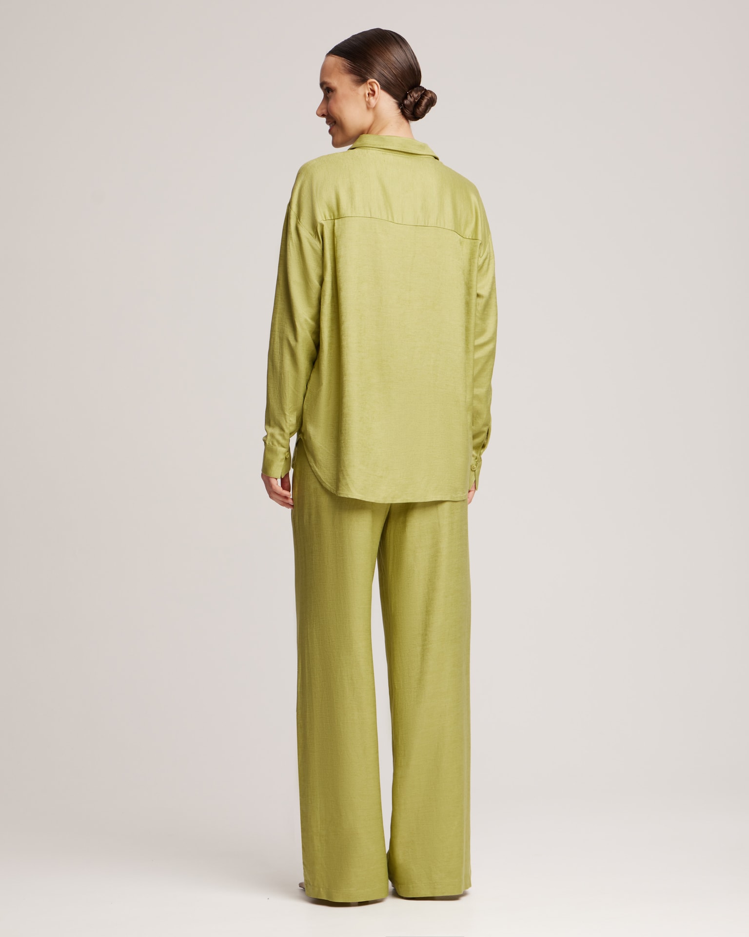 Linen suit with trousers, green — photo 3