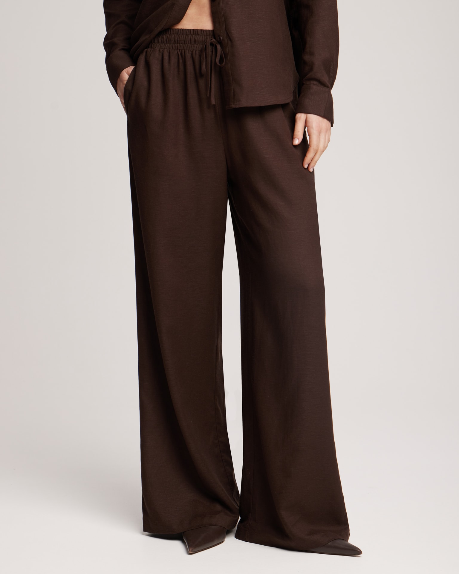 Linen suit with trousers, brown — photo 9