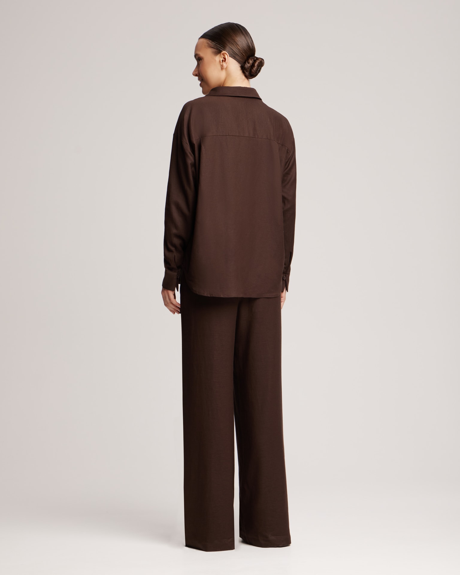 Linen suit with trousers, brown — photo 3